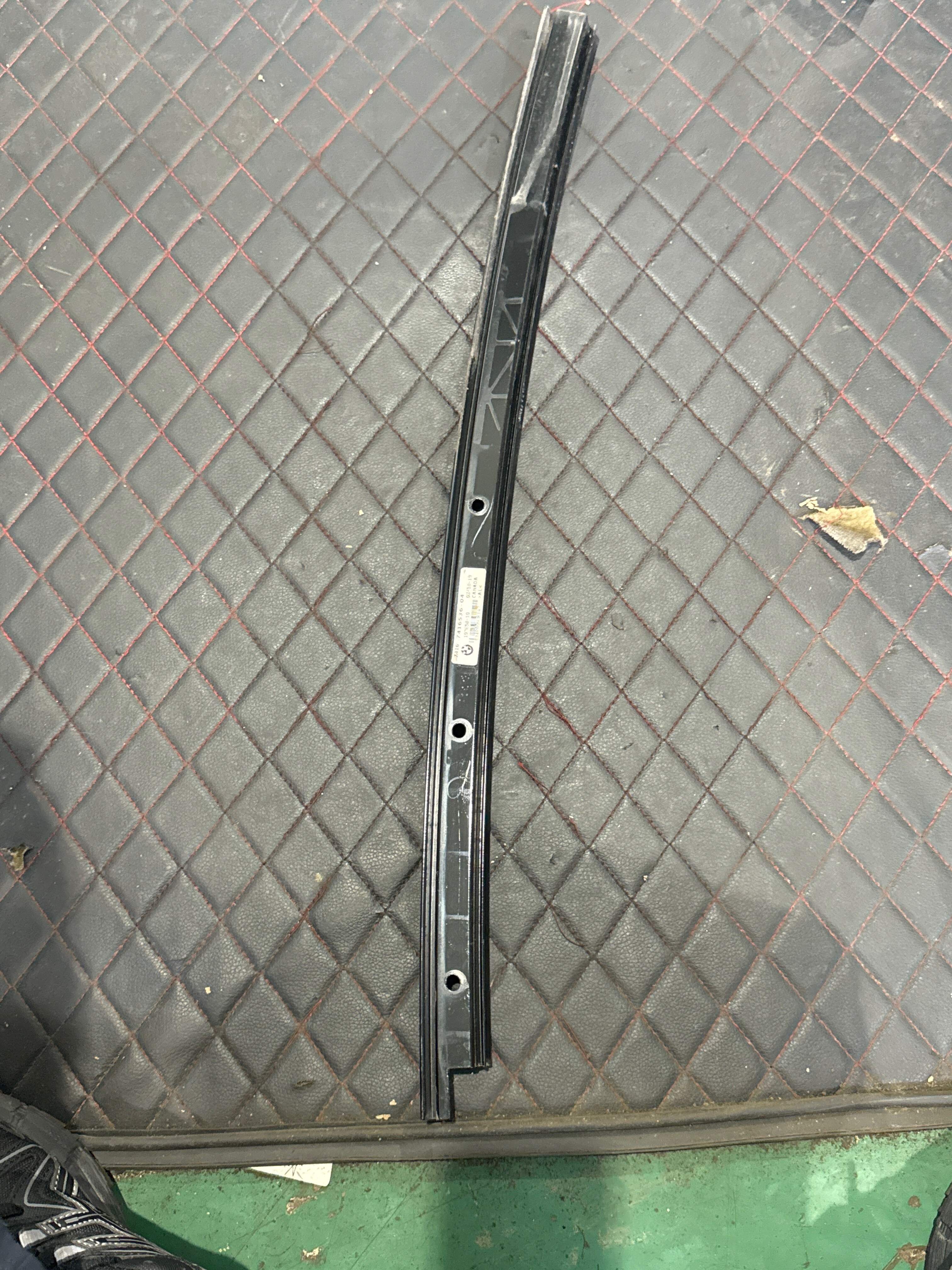 51357416536 盖板 车窗导向条 后 右