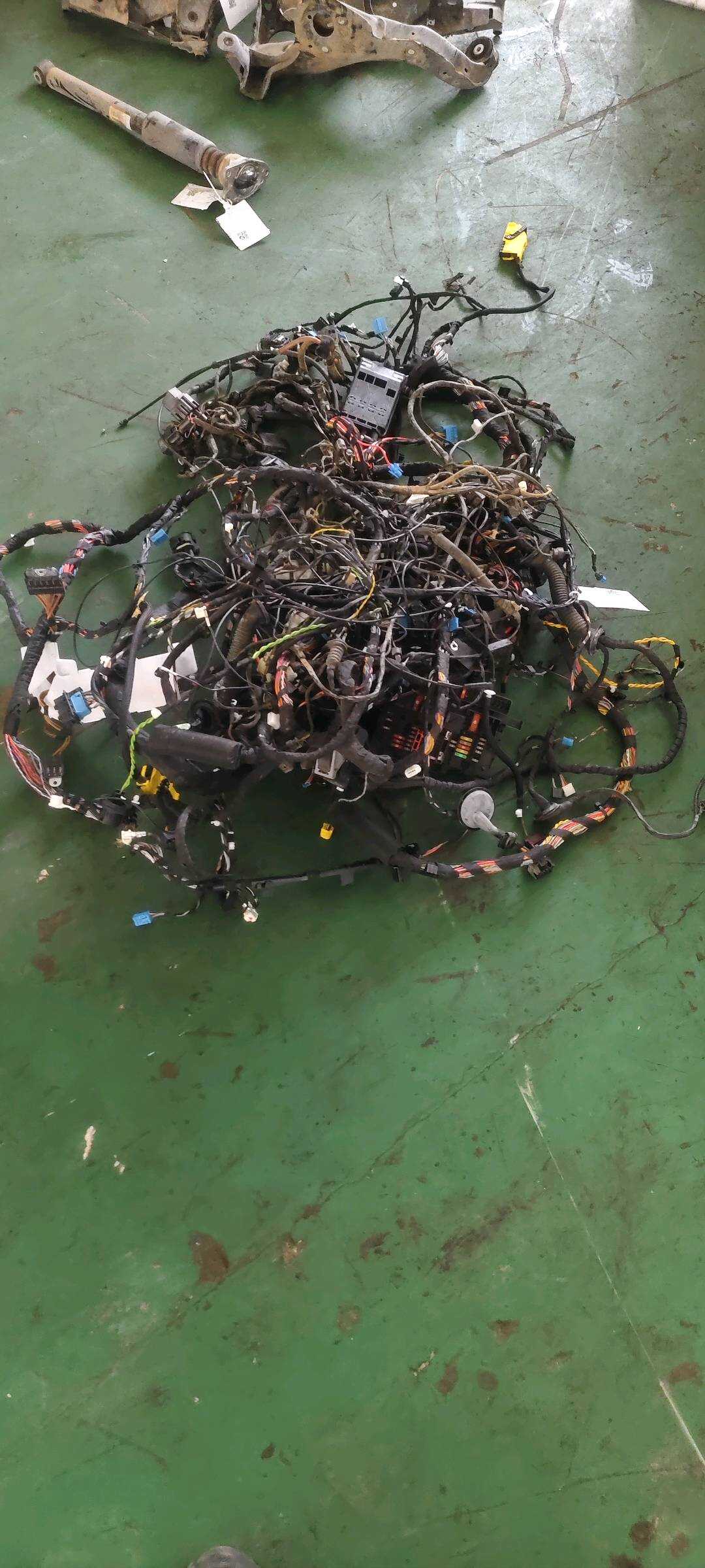 61112460460 车身线束