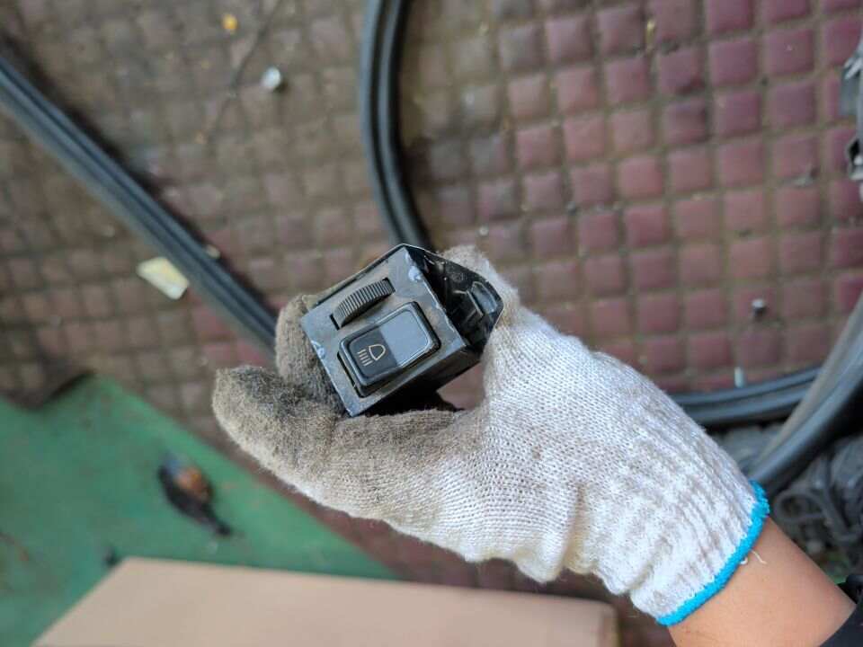 330941531B 灯光开关