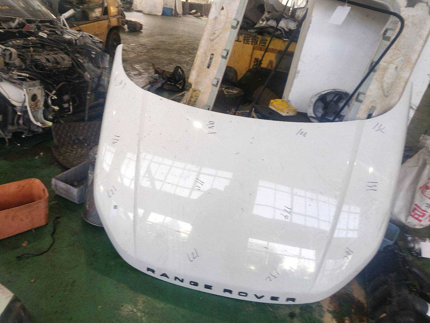 LR027587 Front Hood