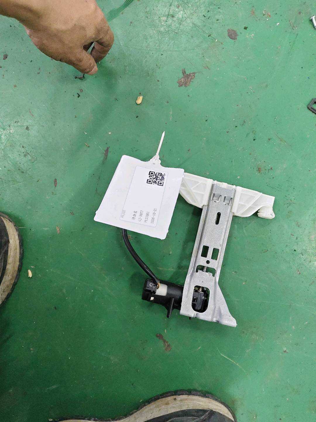 52109155768 Front Seat Headrest Adjustment Motor, Left