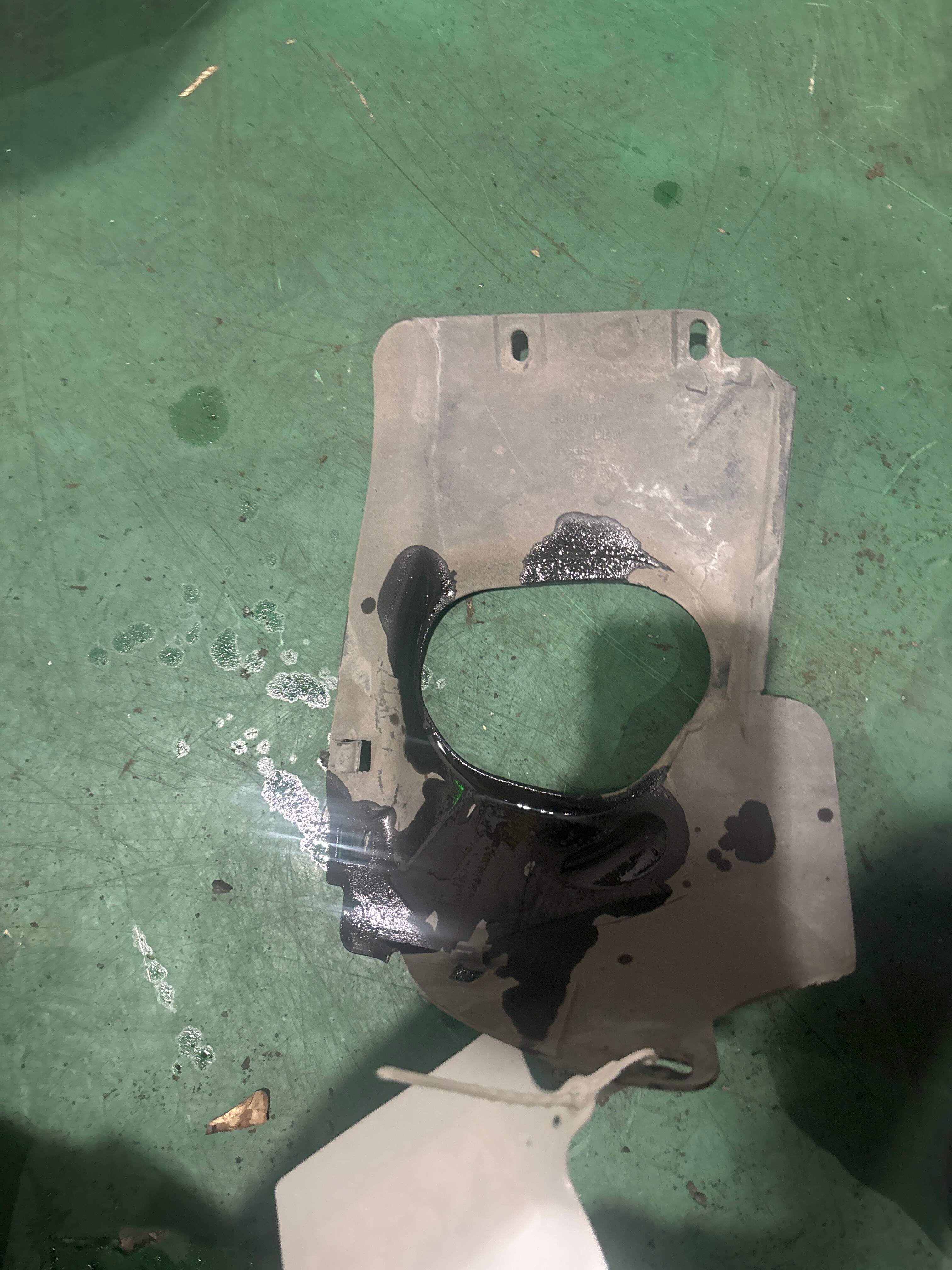 8D1864309 Engine Side Cover, Left