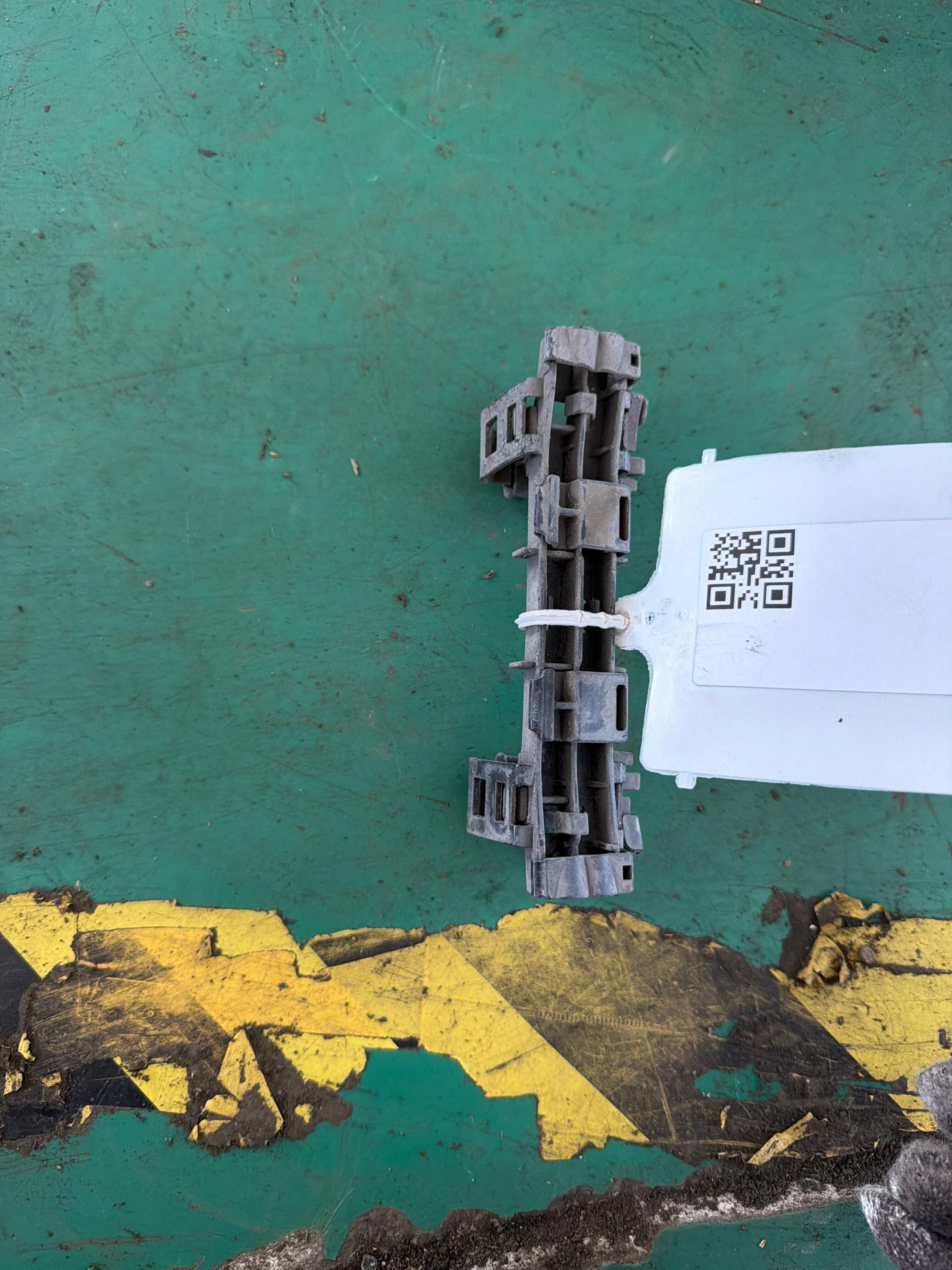 34526791949 支架 ABS/BVA 管路 后