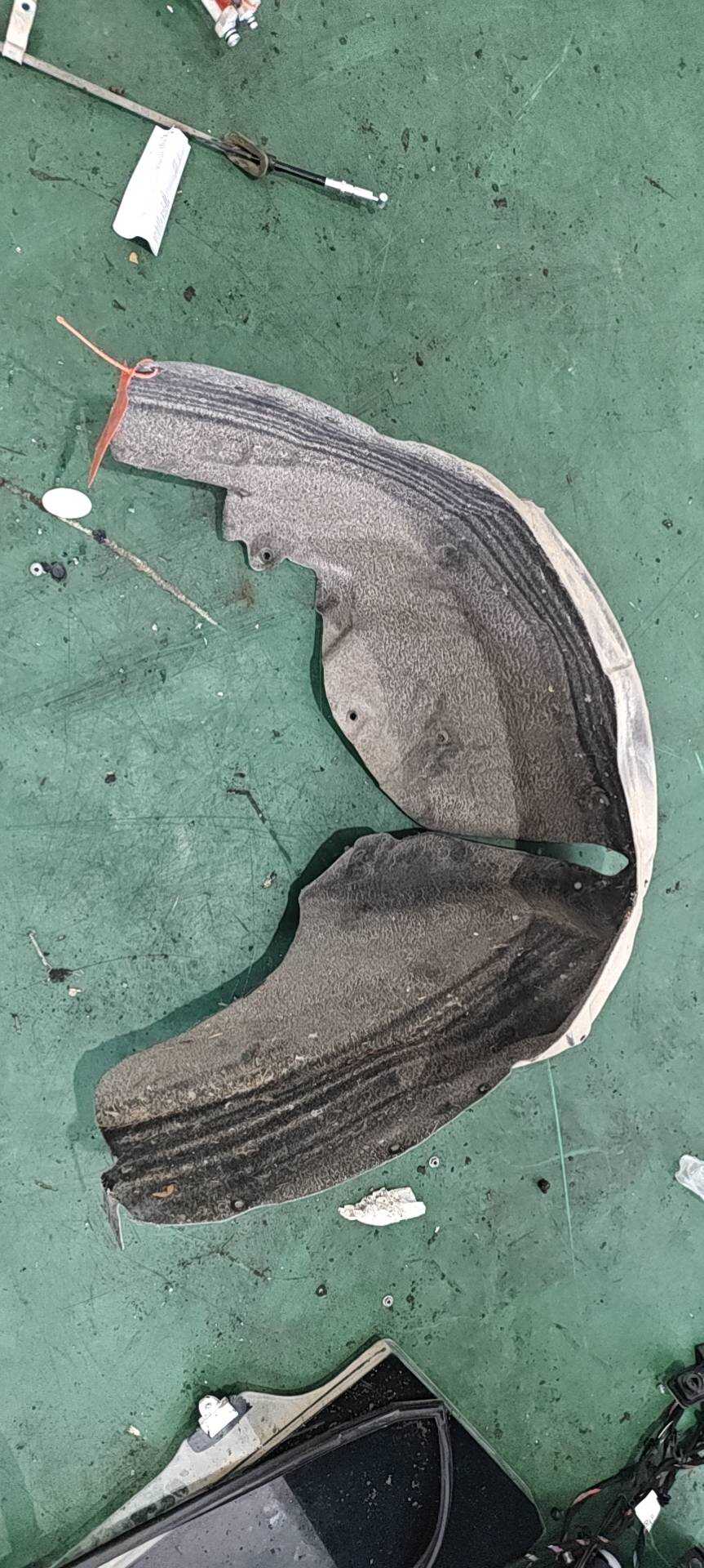 MEF3102130A 左后轮挡泥板总成