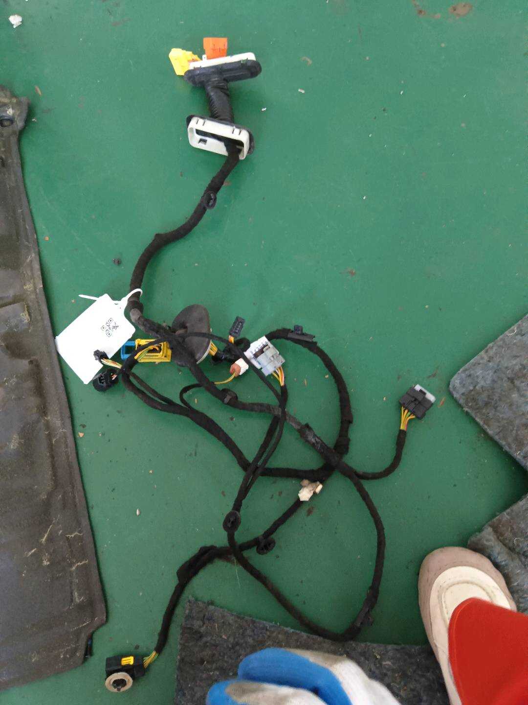 YL01191080 前门线束（左）