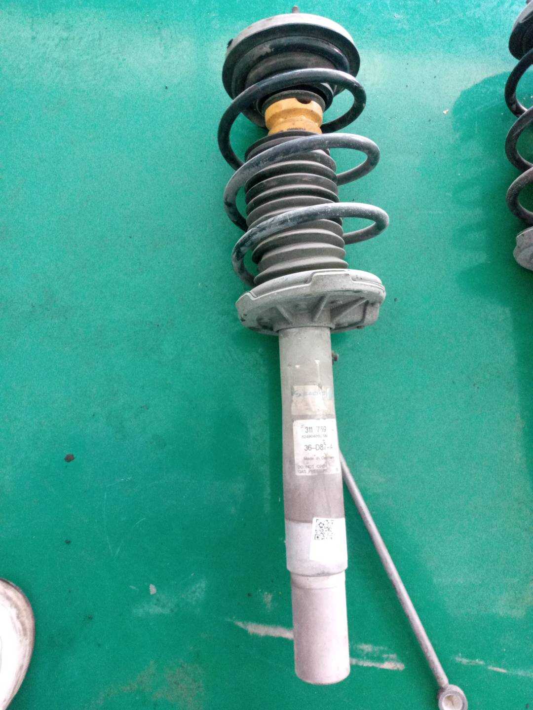 31316786531 前减震器总成（左）