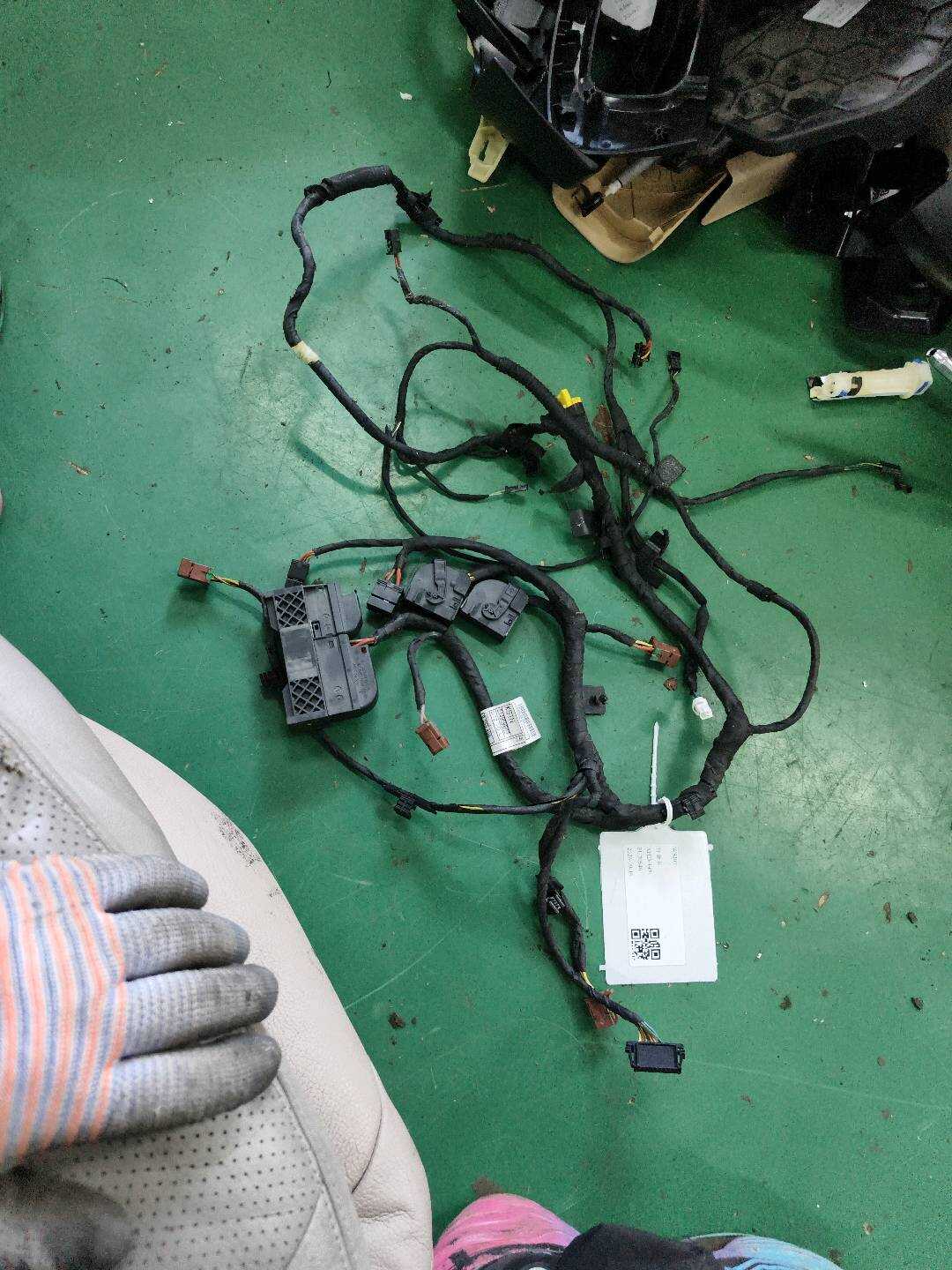 61129259496 驾驶员座椅线束总成