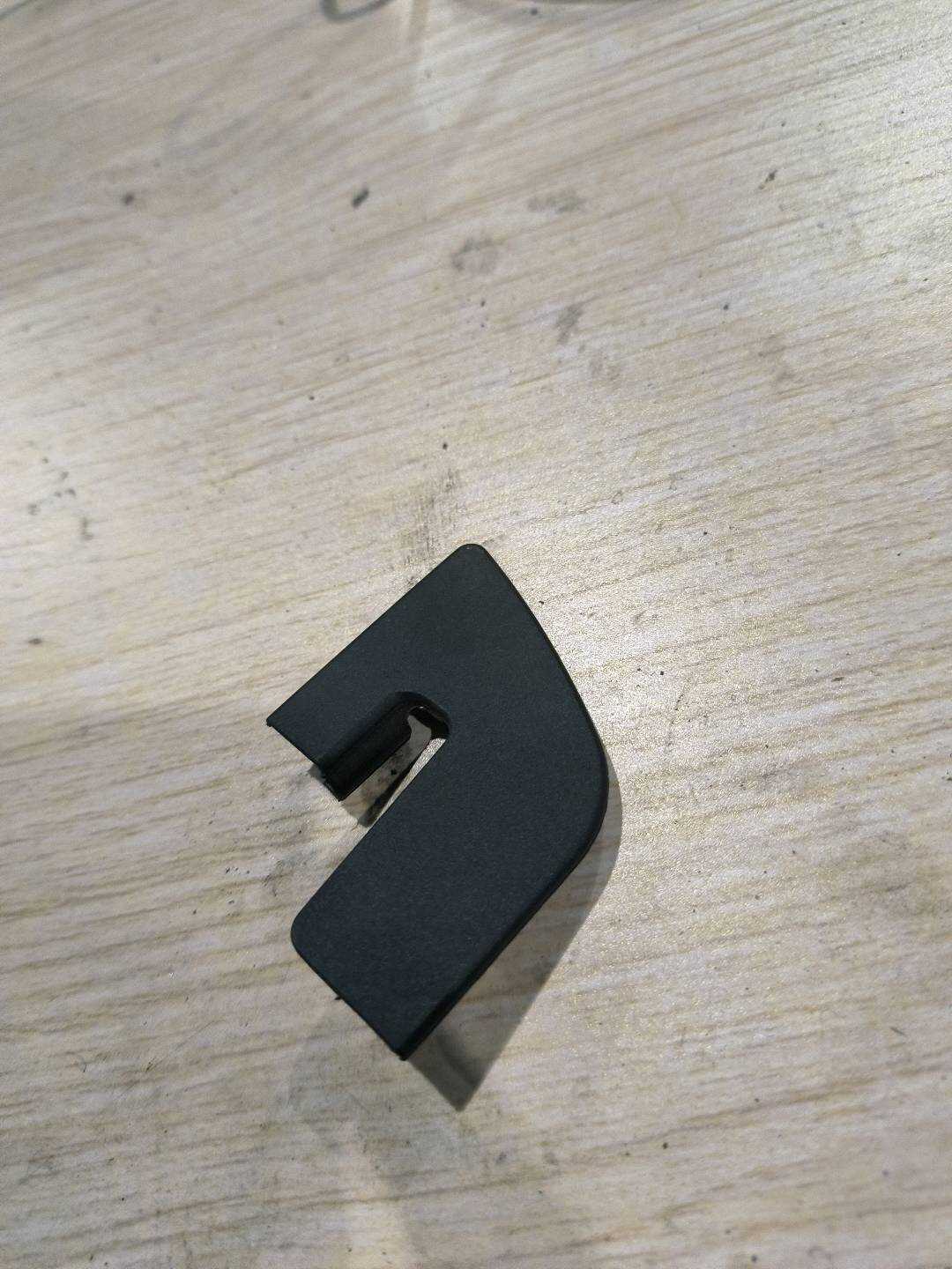 51467117608 饰盖 右