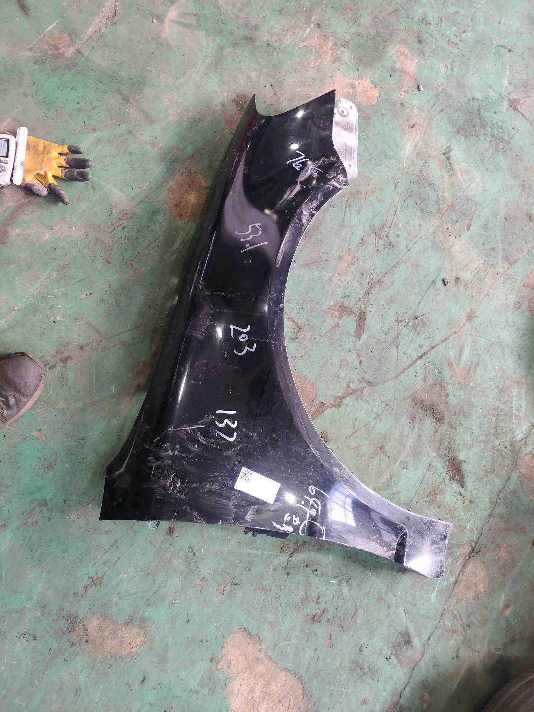 3BD821022 Front Fender, Right