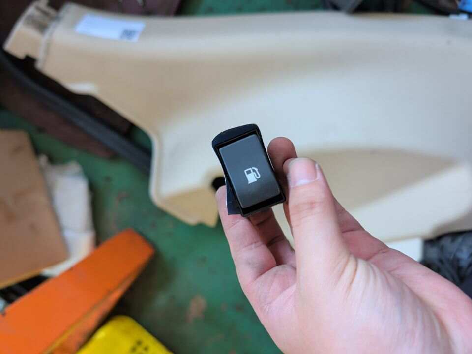 8484148050 Fuel Filler Door Switch