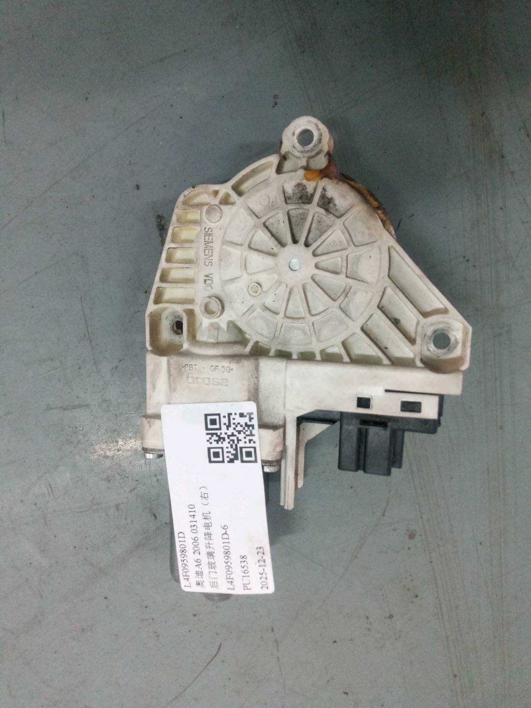 L4F0959801D 后门玻璃升降电机（右）