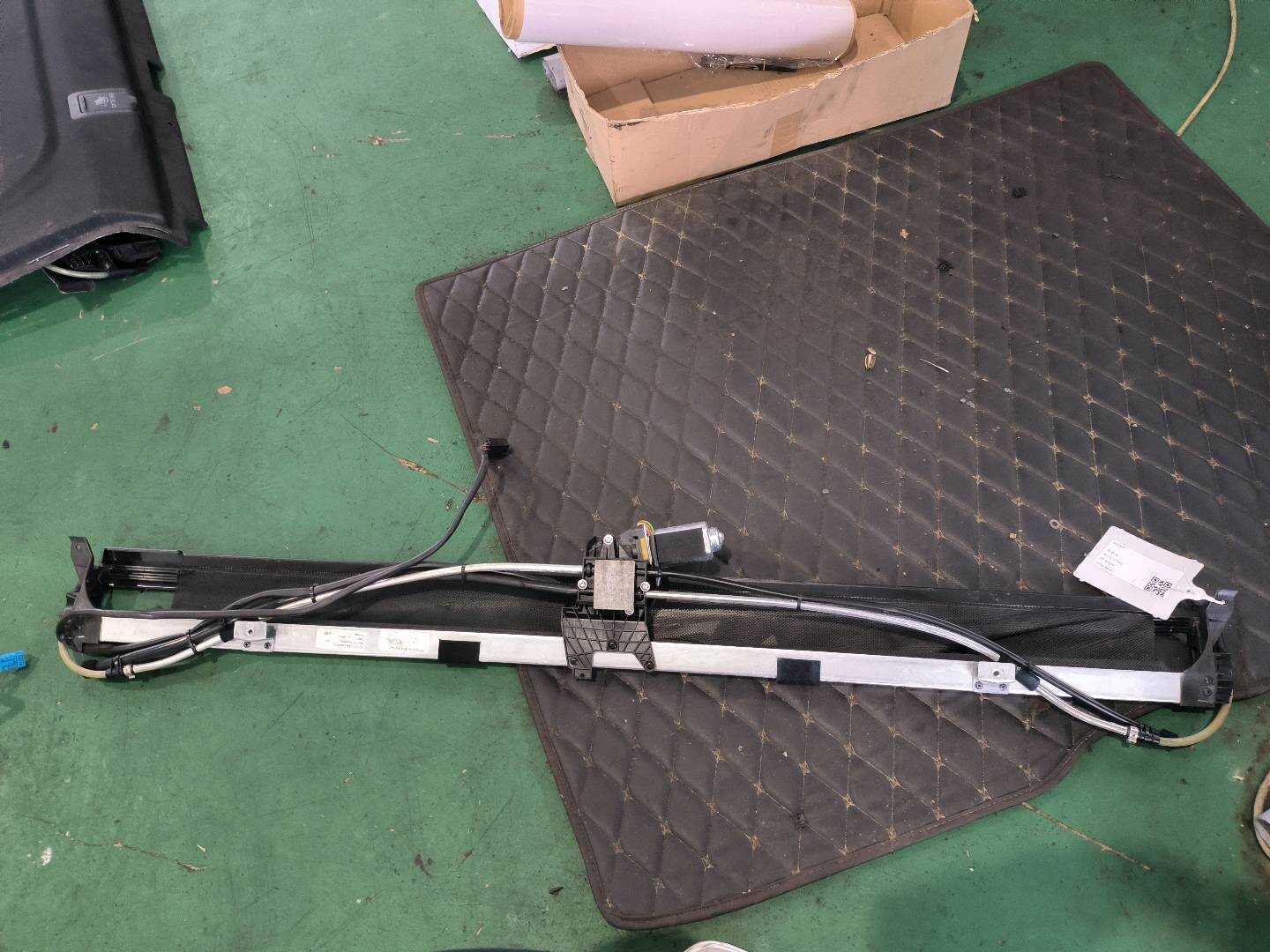 A21281092008N84 后风挡遮阳帘