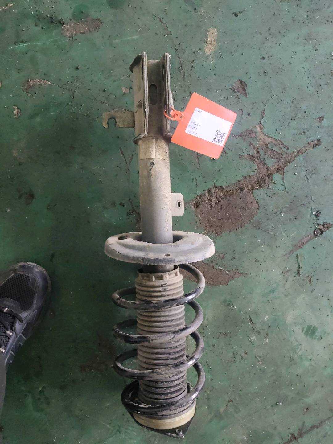 B012301 右前减震器