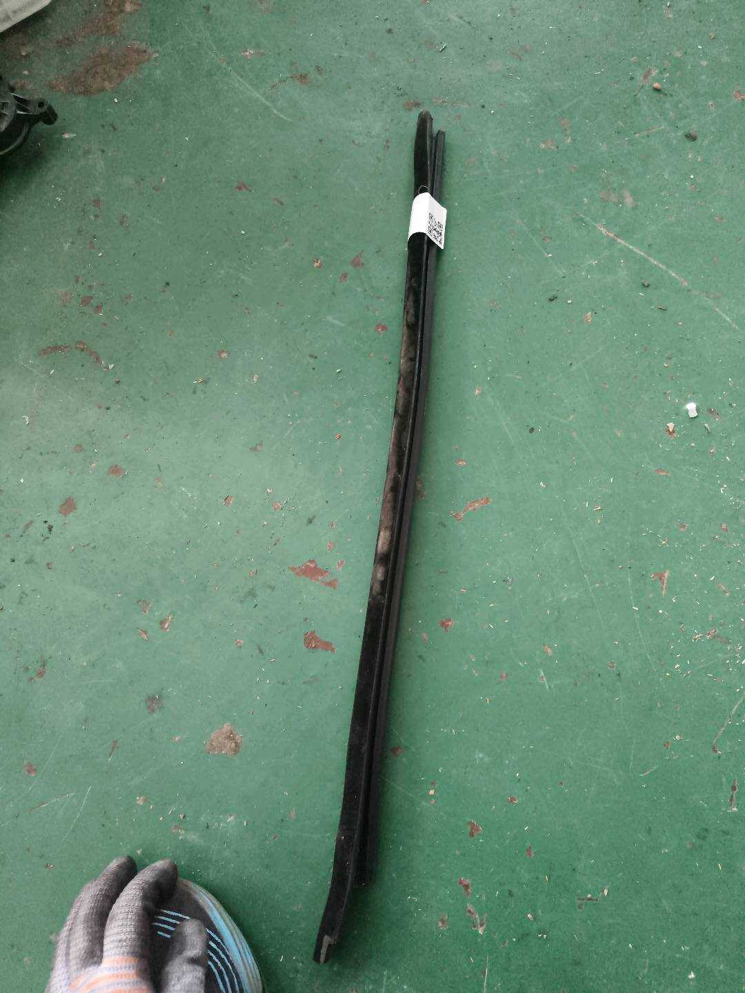 8E0839479E 后门玻璃压条（左内）