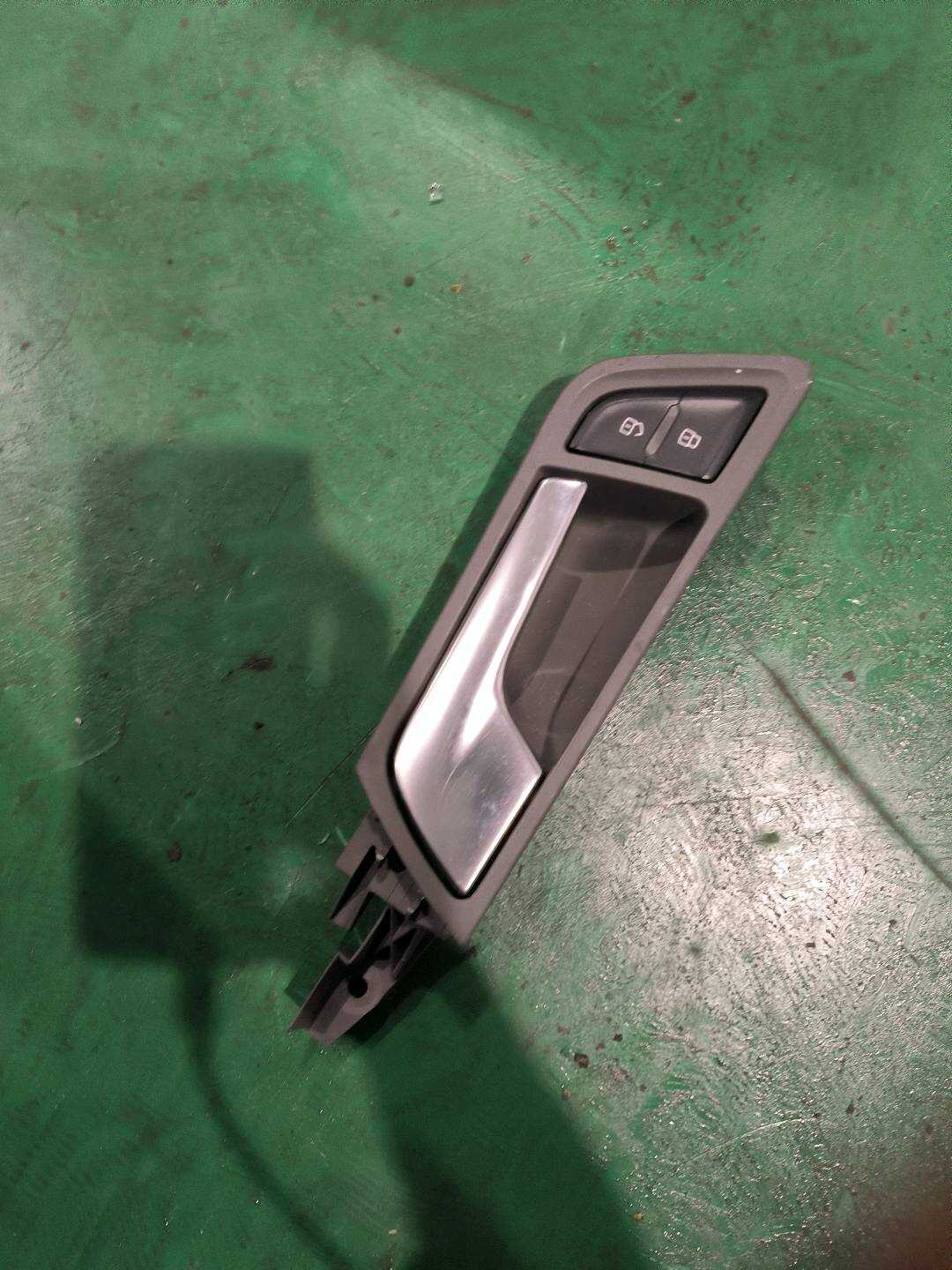 8R0837020A 前门内拉手（右）