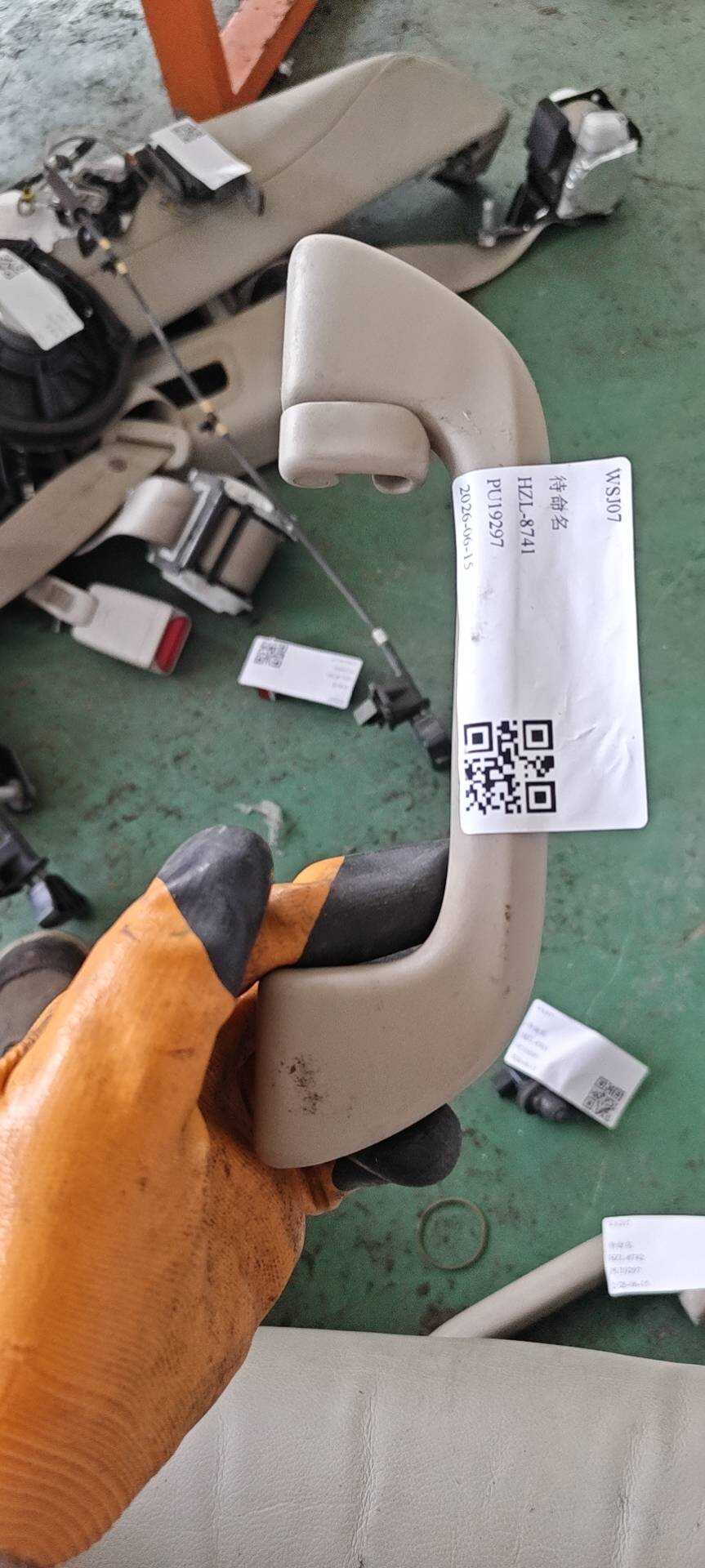83240TM8A11ZK 车顶扶手(左后)