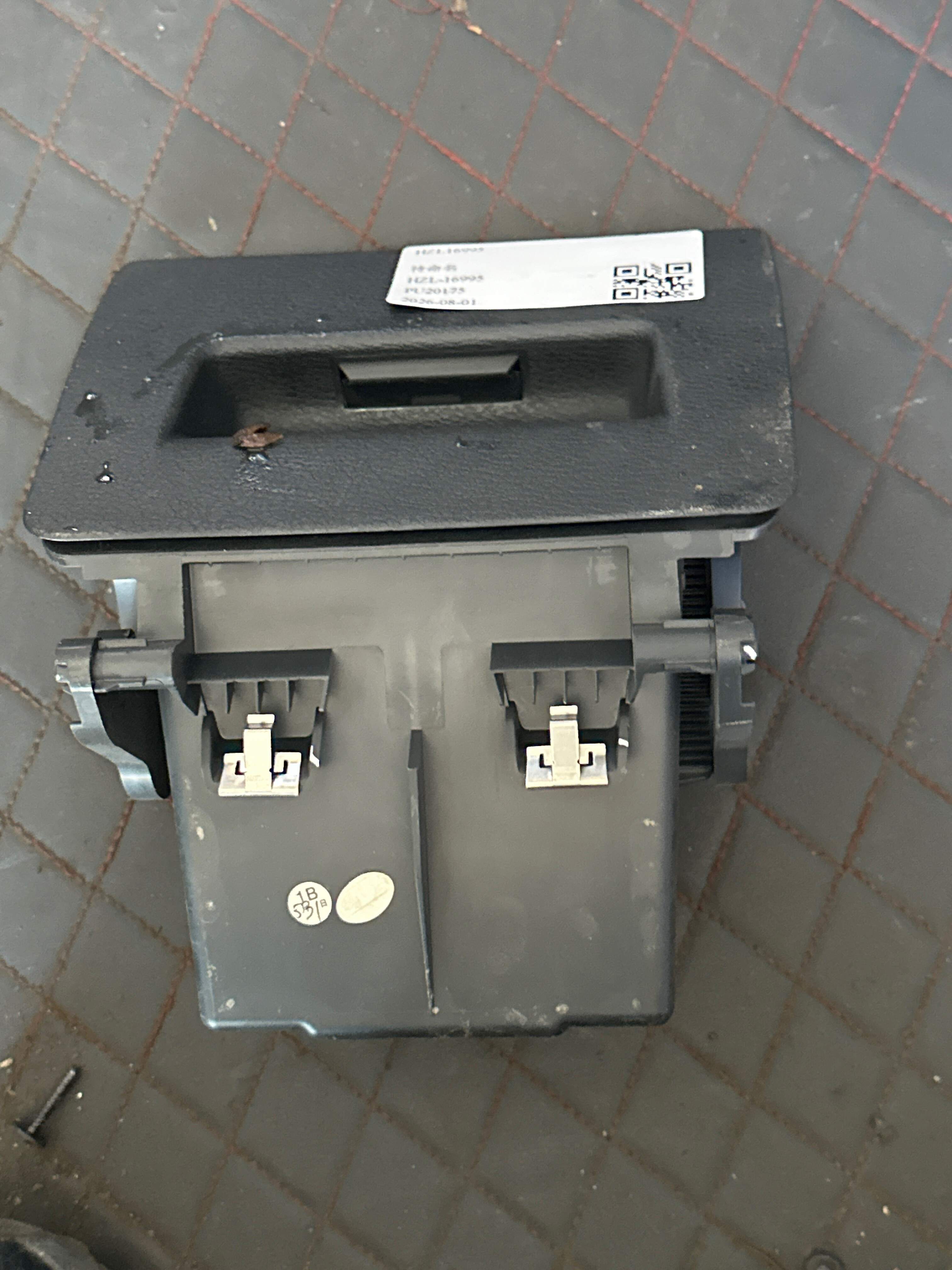 51459348822 仪表台杂物箱盖(左)