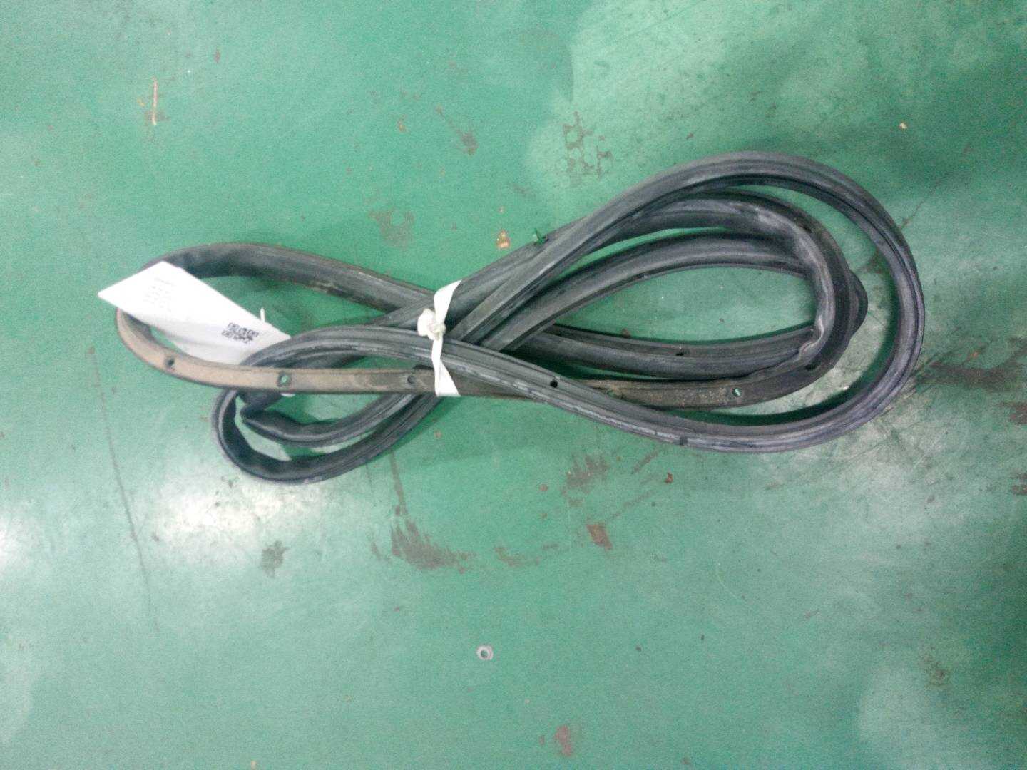 L8E0839912N 车门外侧密封件