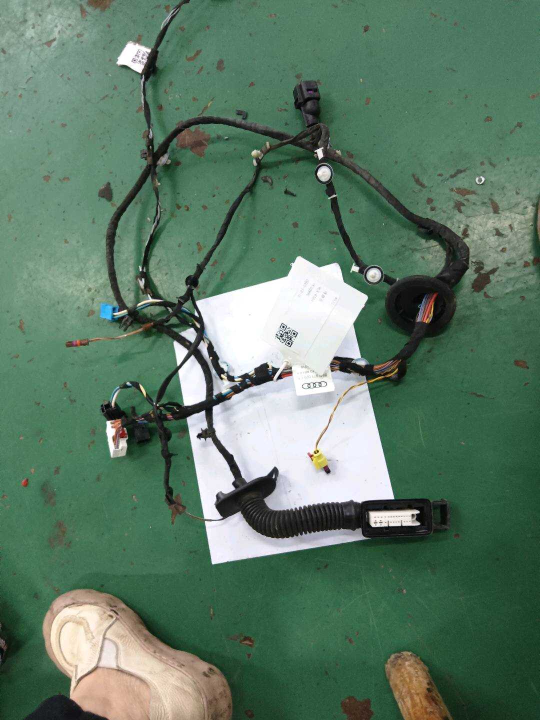 L8W0971029CS Front Door Wiring Harness, Left