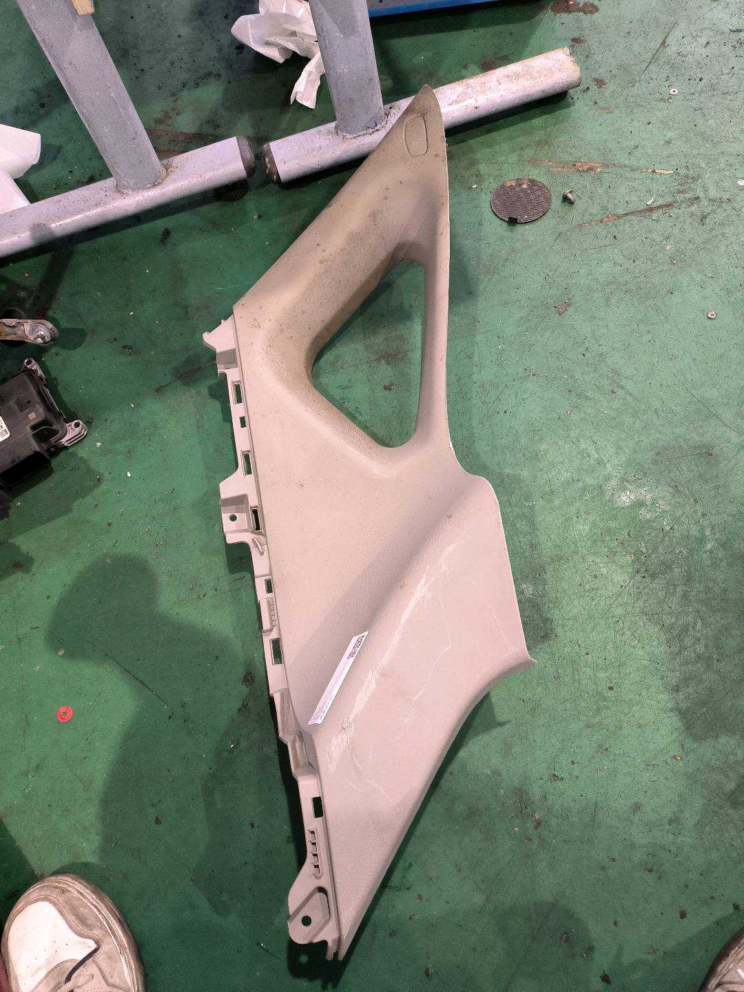 6059043600726 右C柱上装饰板总成