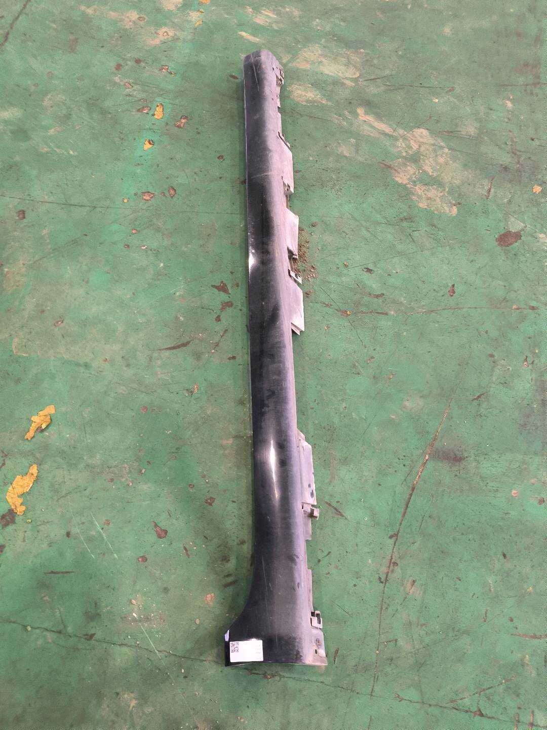 7585106903 Rocker Panel, Right