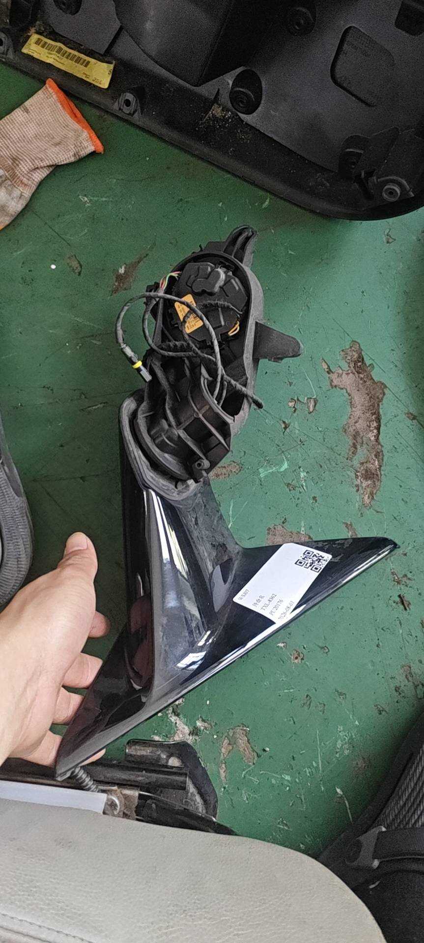 51169448550 Side Mirror Mounting Base, Right