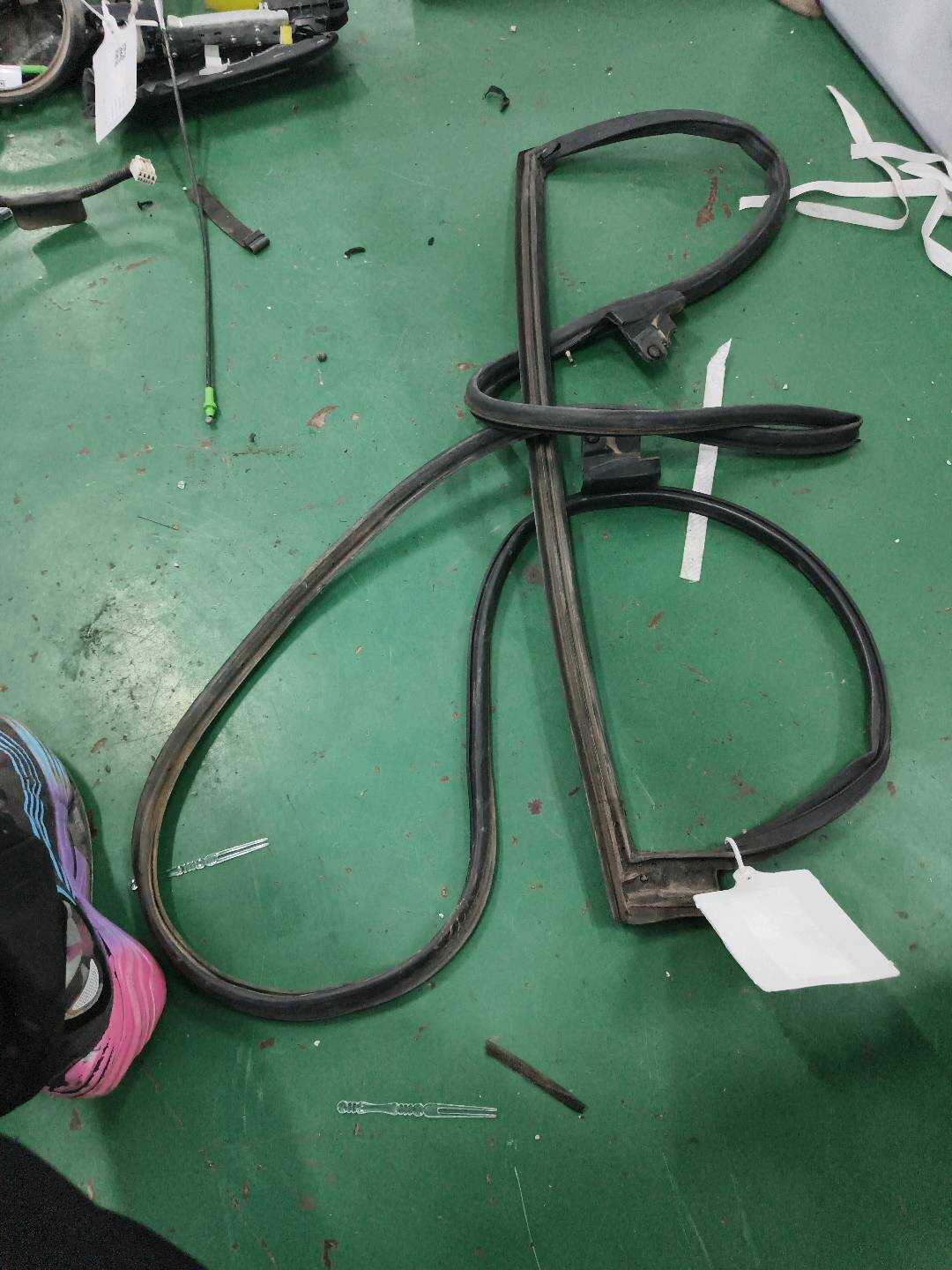 8796106340 后门车身密封胶条(左)