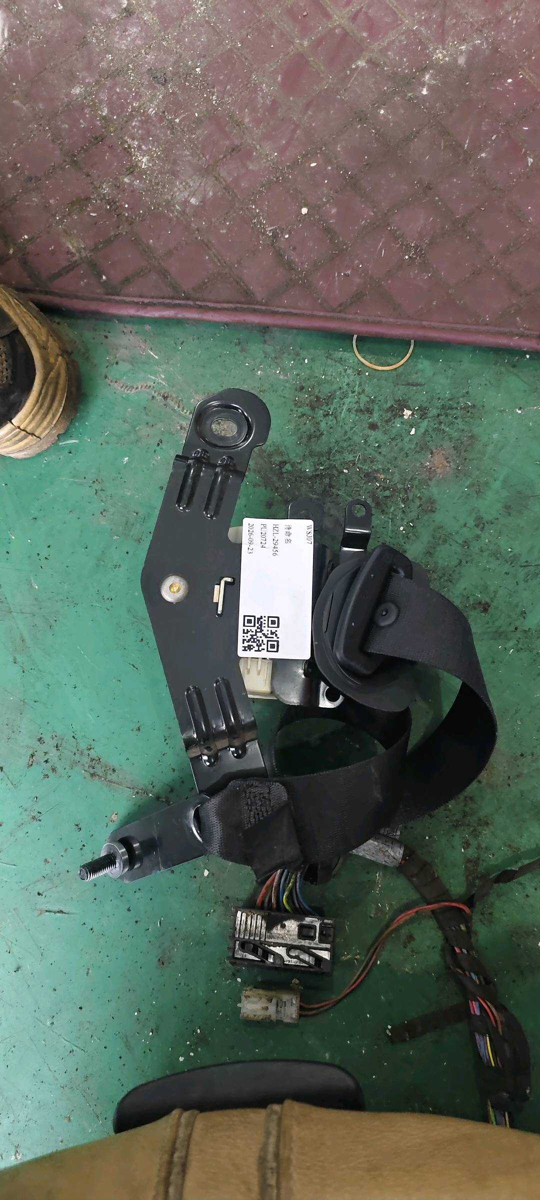 72117233529 后座椅侧安全带(右)