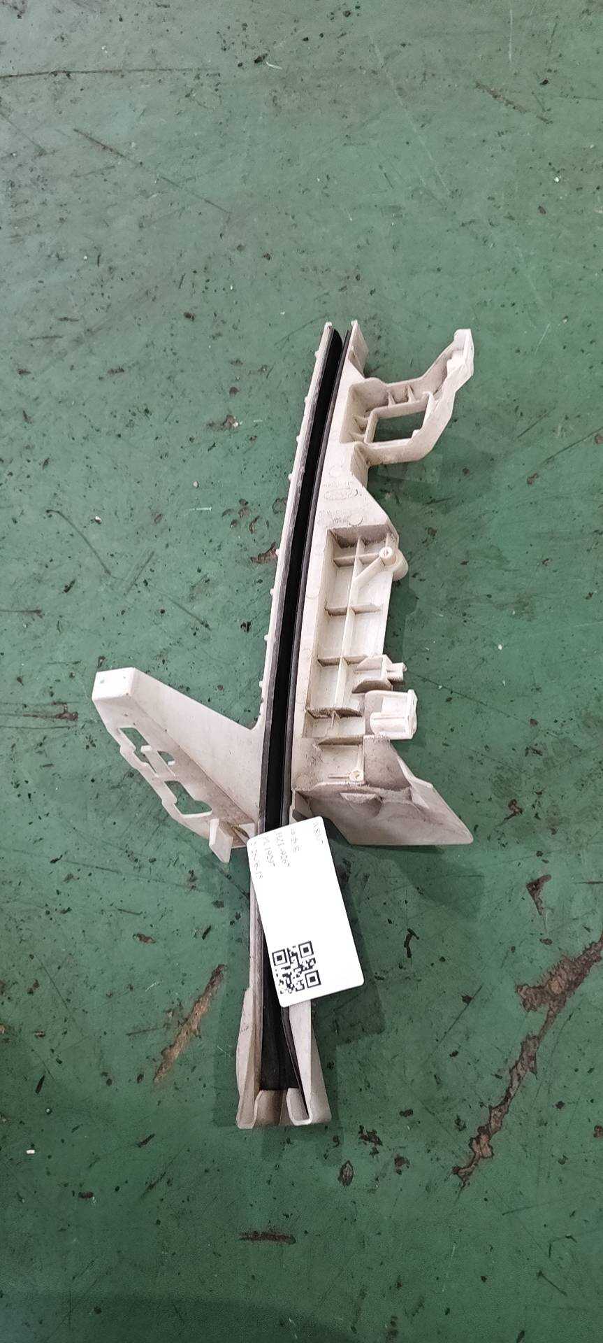 FK7BR21979AA 前门锁机护盖(左)