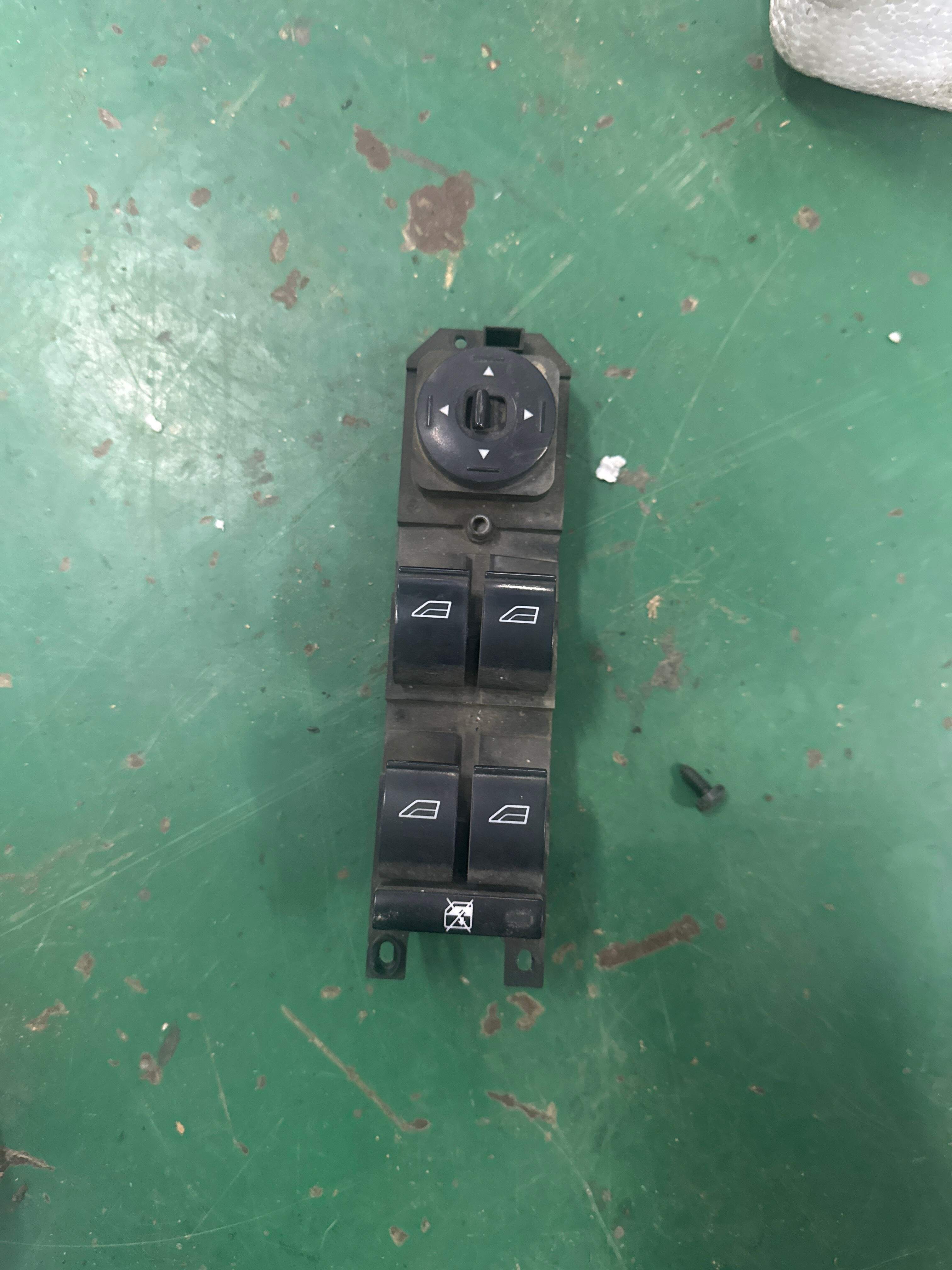 7S7T14A132BC 前门玻璃升降开关(左)