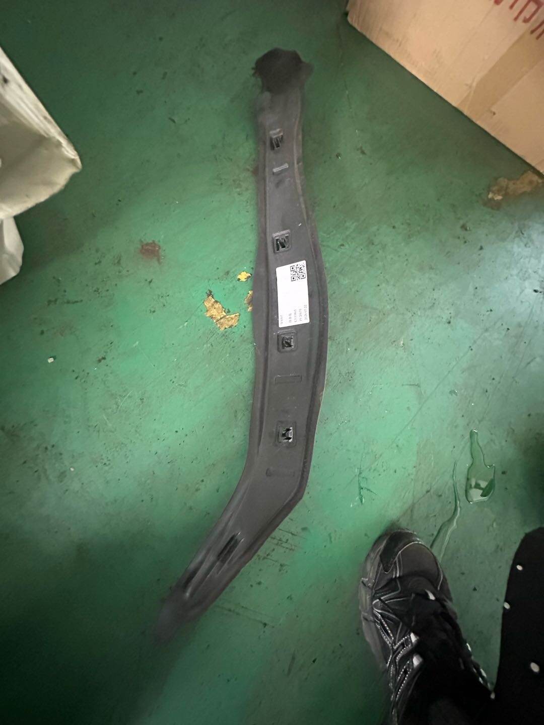 51487462763 Front Fender Seal Strip, Left