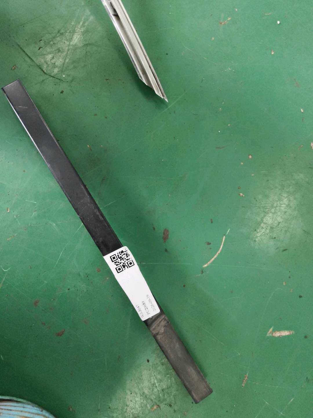 51347068129 后门窗框外饰板(左后)