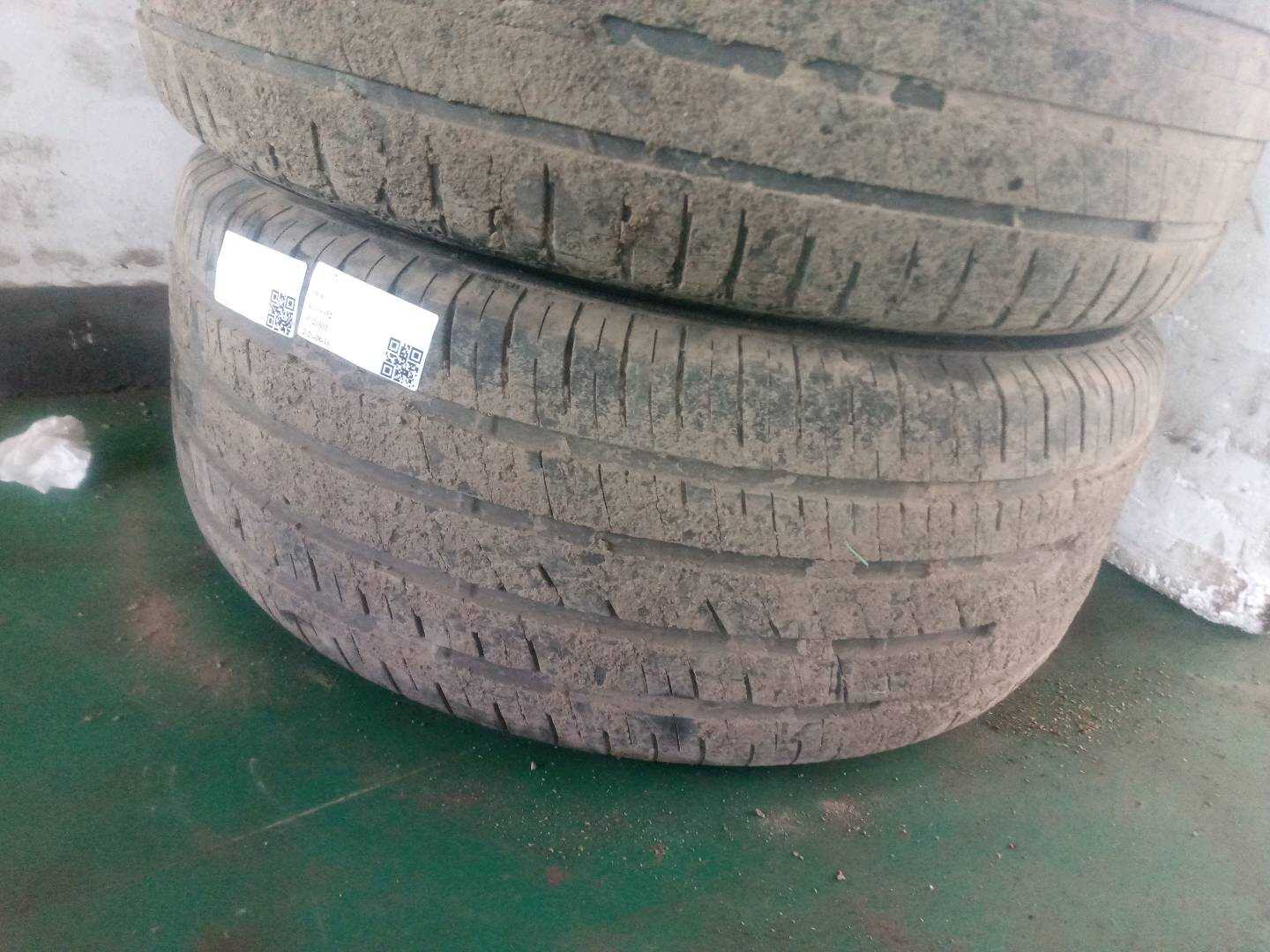 RTB500130 Tire