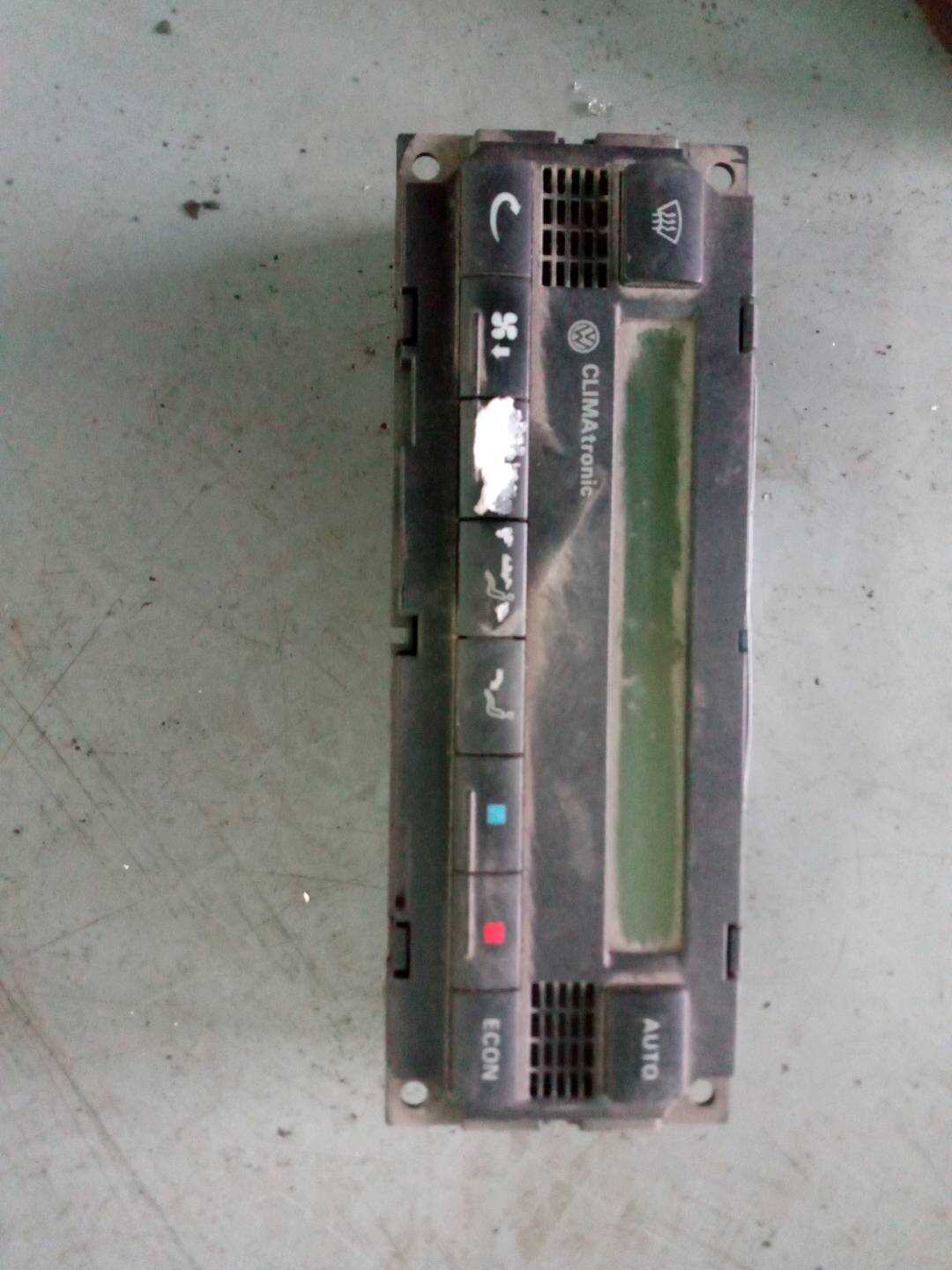 18G820047 空调控制器