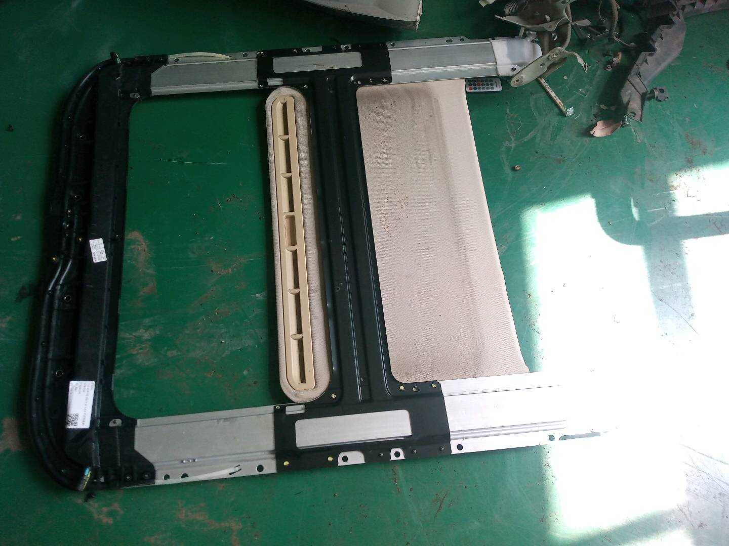 L18G877041DPL4 天窗底座