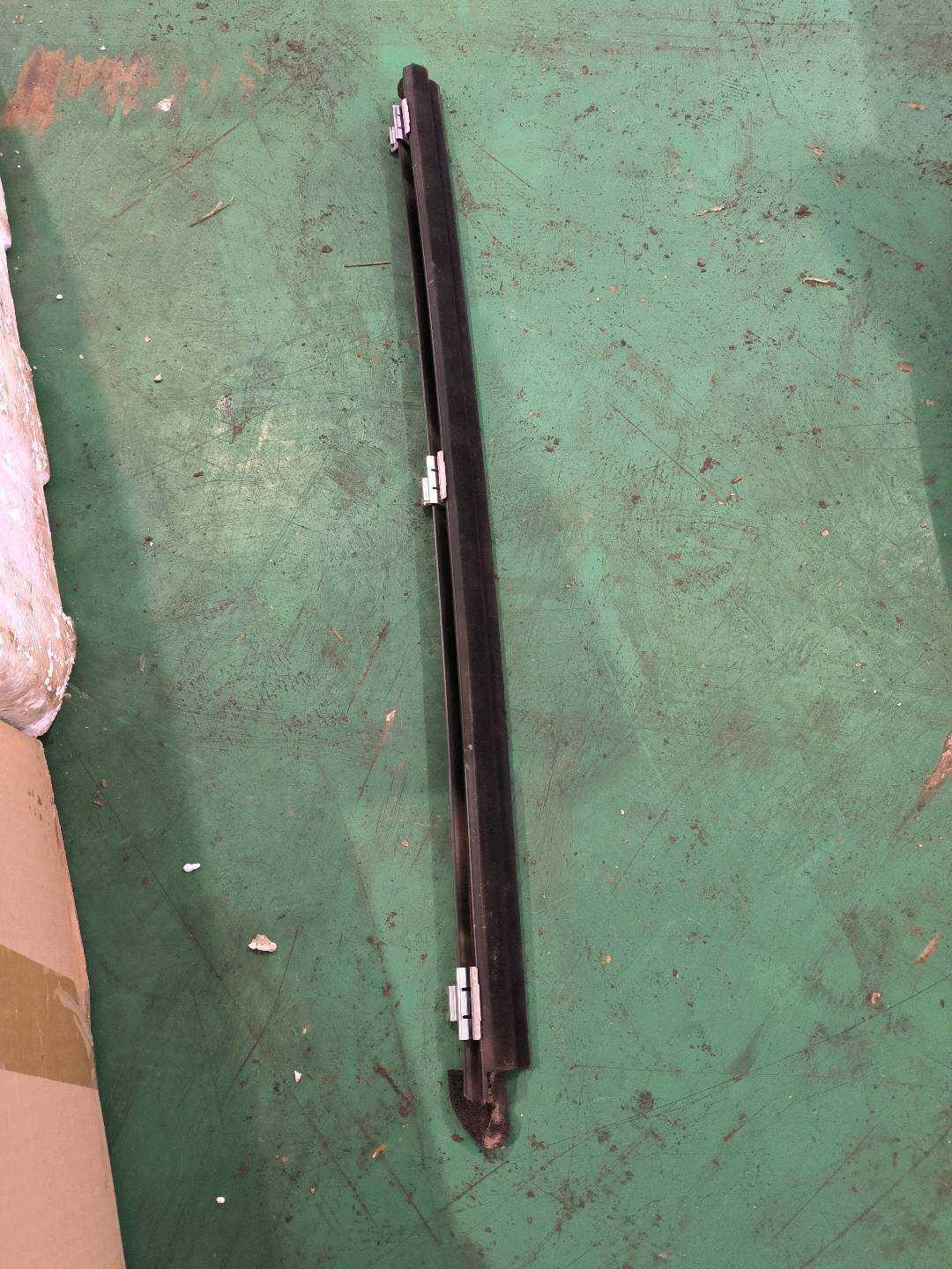 6817406070 后门玻璃压条(左内)