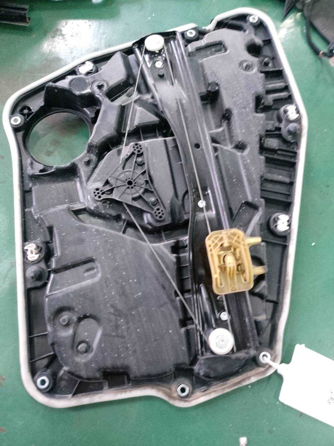 51355A3D065 后门玻璃升降支架（左）