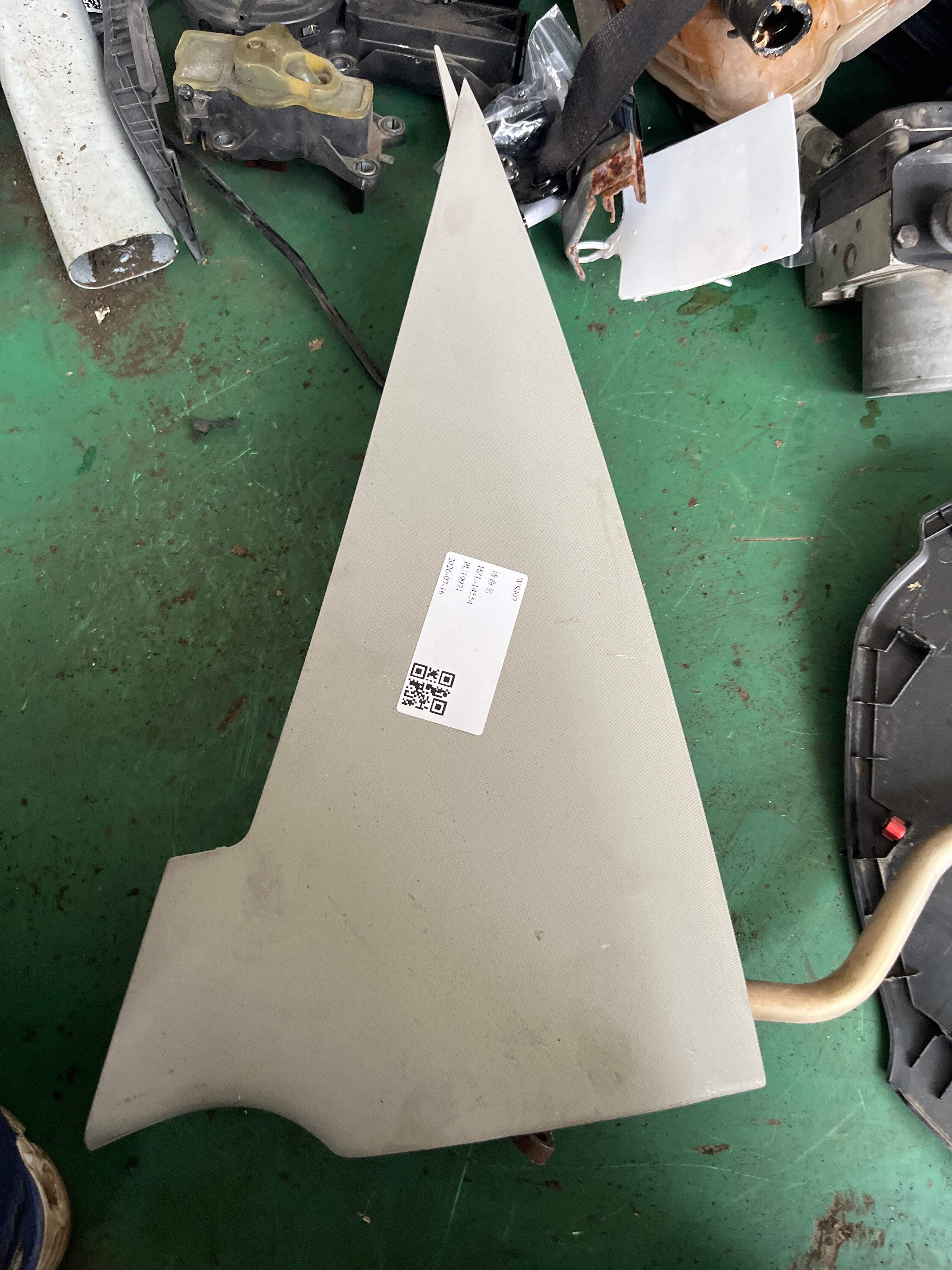 95953098 D-Pillar Inner Trim, Left