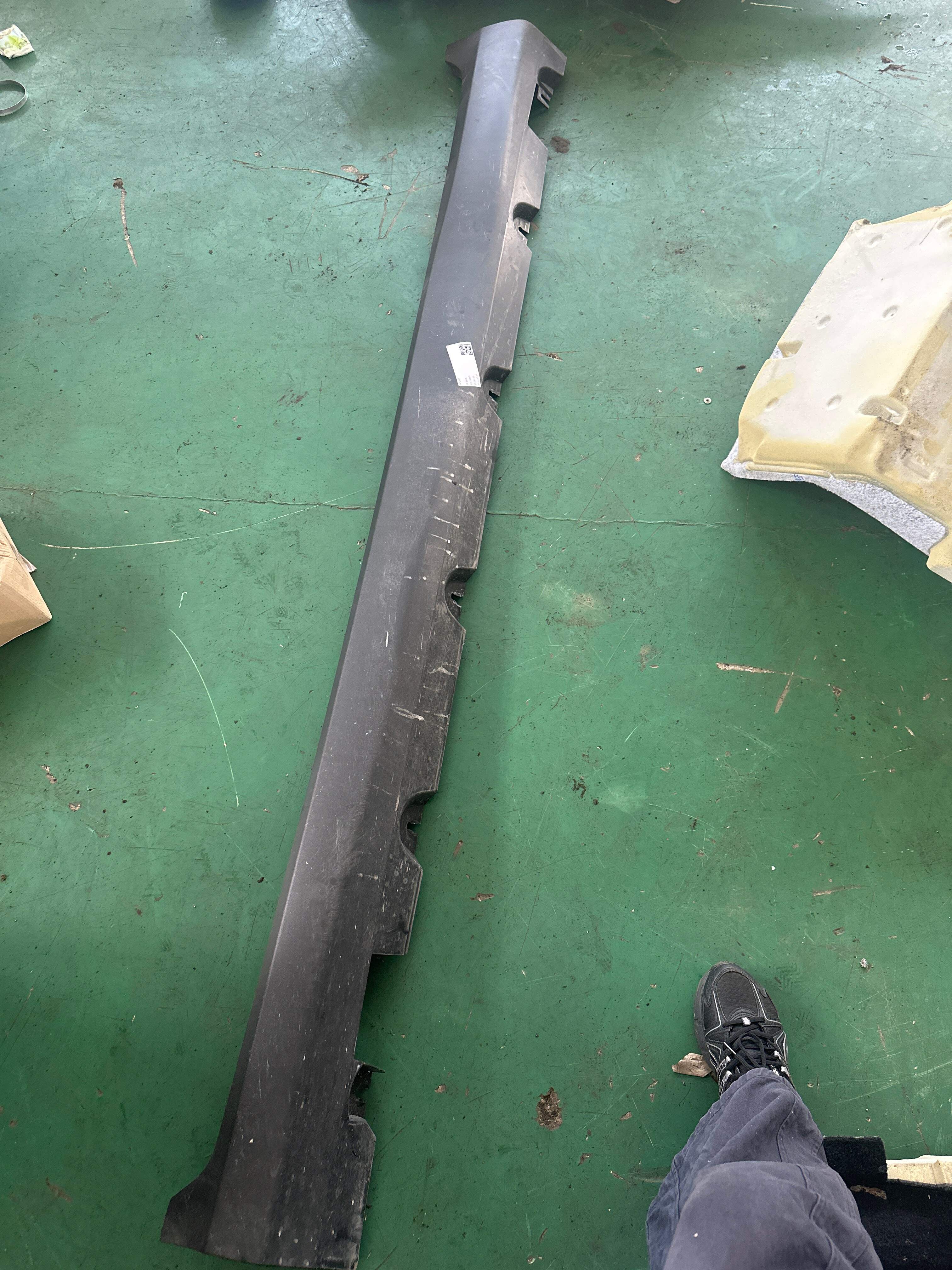 A2536983300 底大边(左)