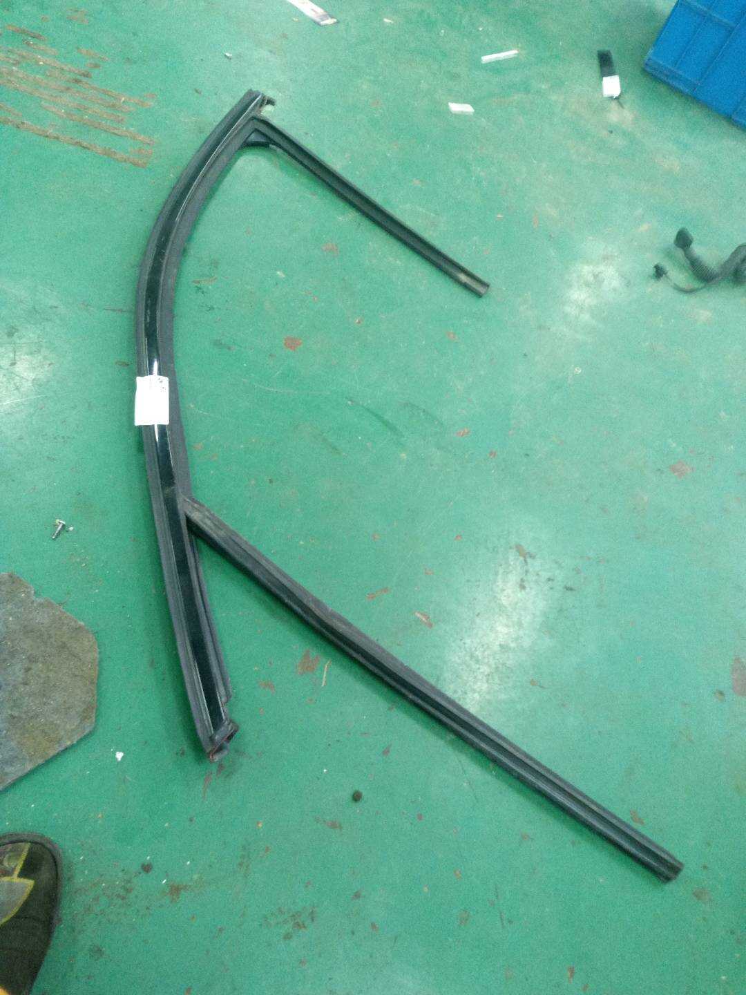 51317335505 Front Door Window Felt Channel, Left