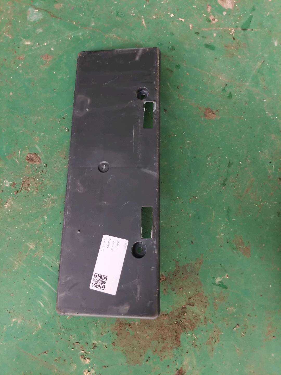 521140R050 前牌照架