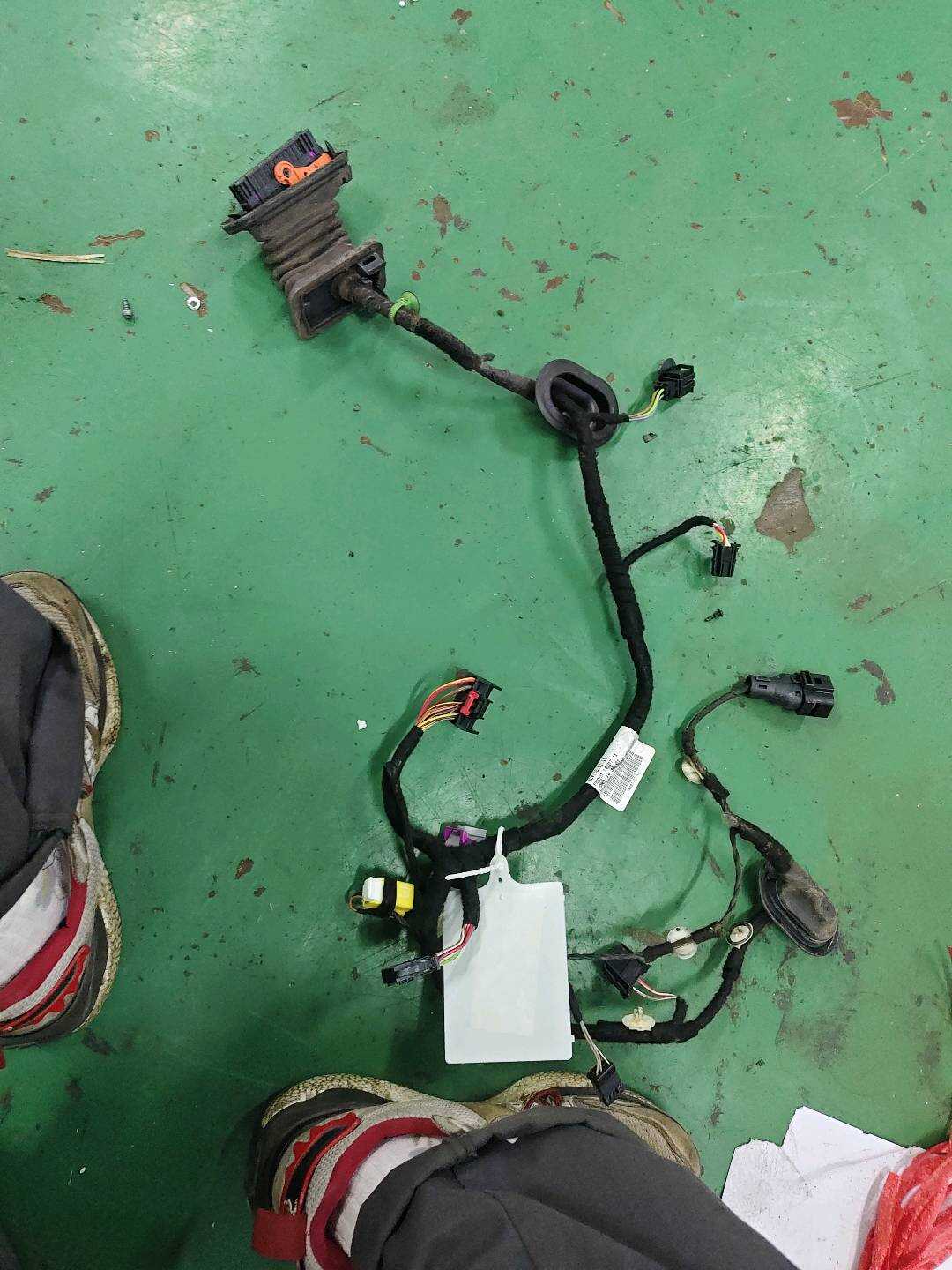 1K9971121L Front Door Wiring Harness, Right