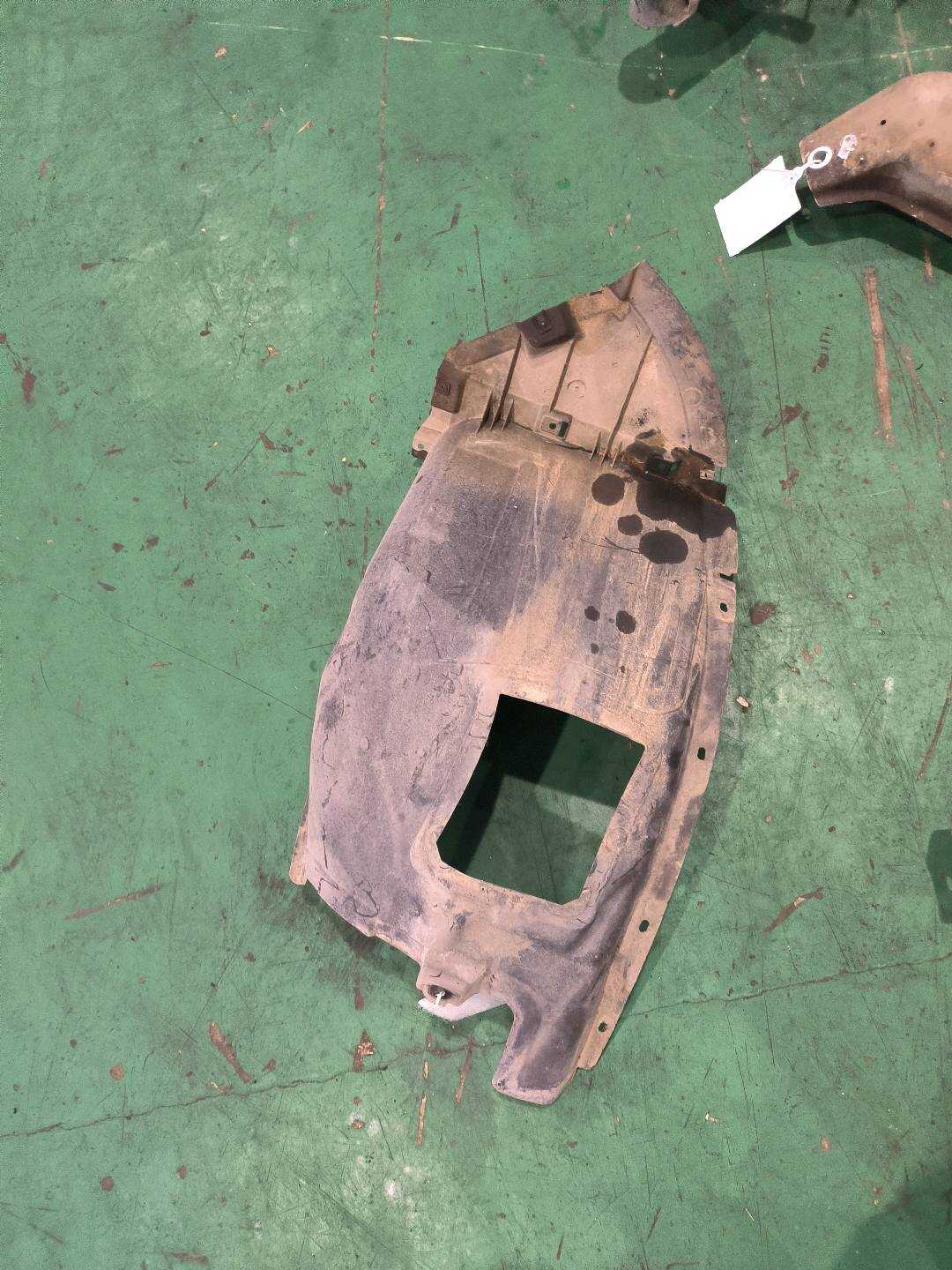 51717290160 前叶子板内衬(右前)
