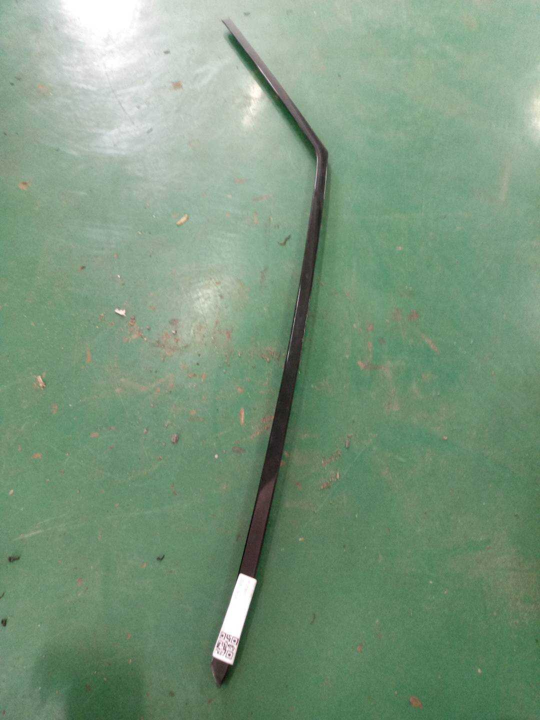 LR048547 Front Door Window Outer Molding (Upper Right)