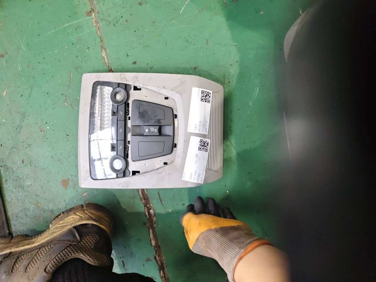 61319215830 Roof Console Panel