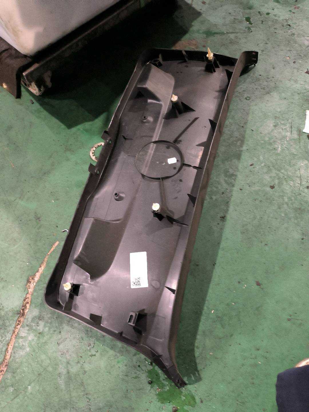 51497169975 尾盖内饰板(下)