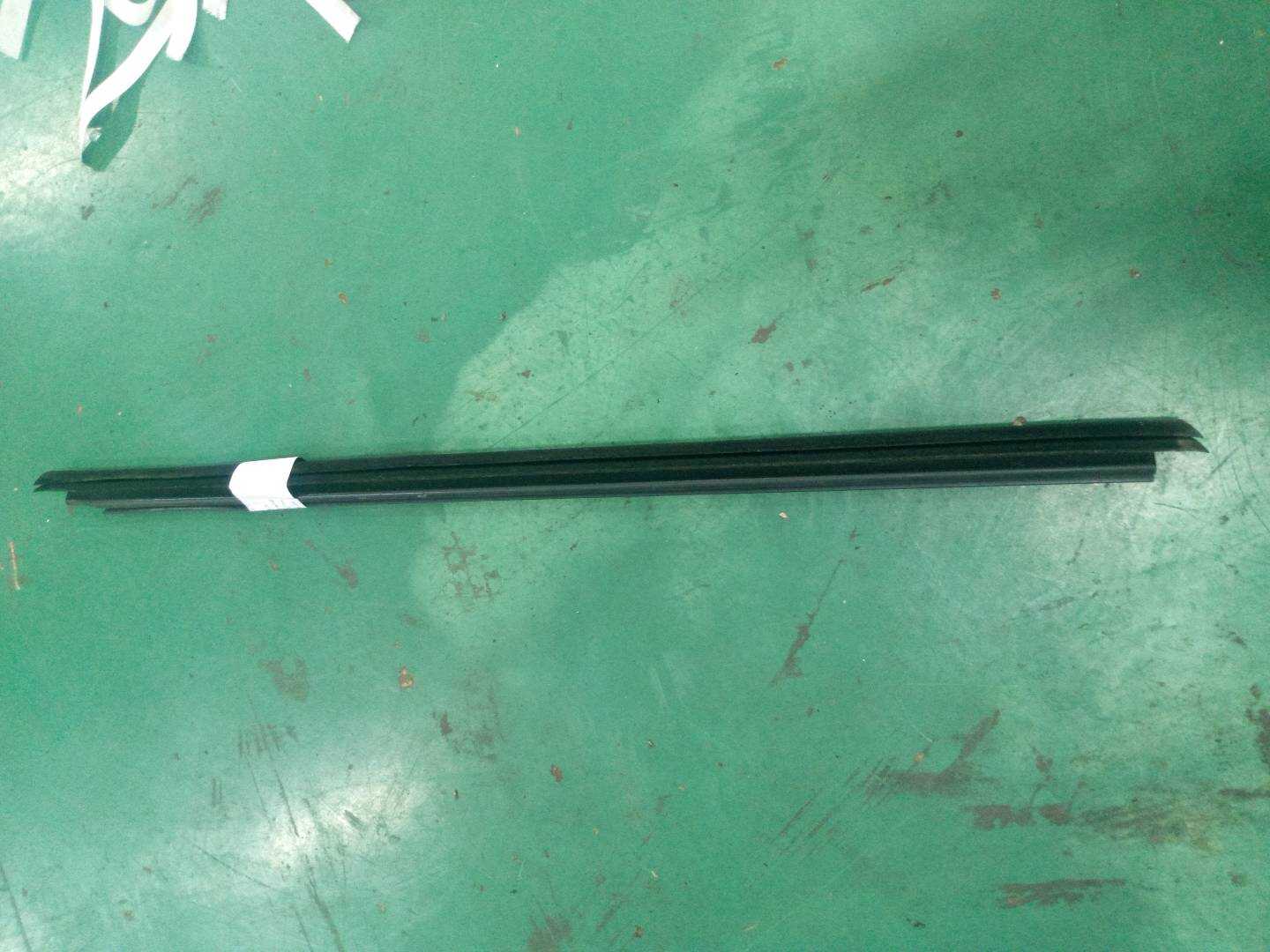 8E0839480E 后门玻璃压条（右内）