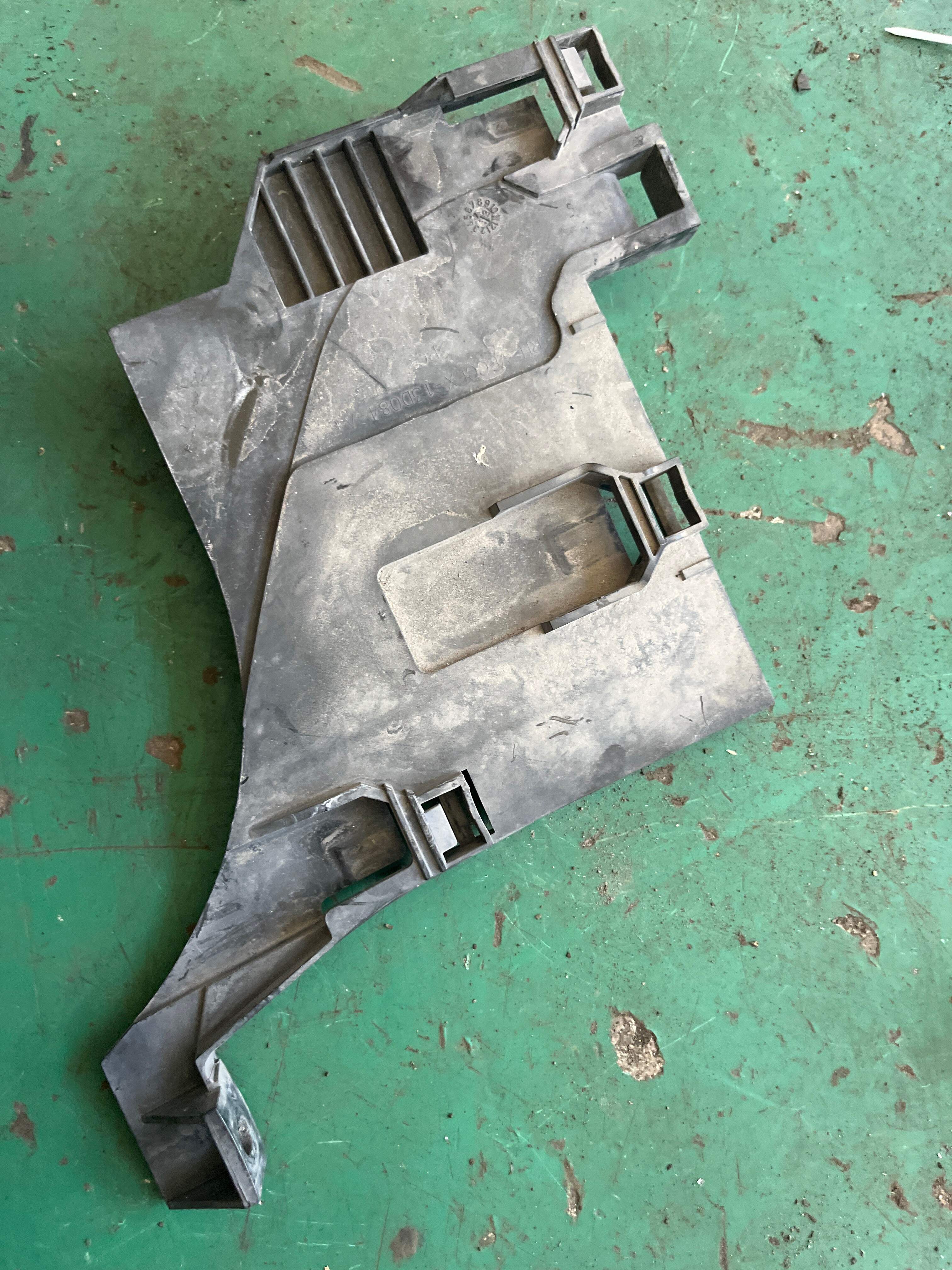 LR025744 Headlight Mounting Base, Right