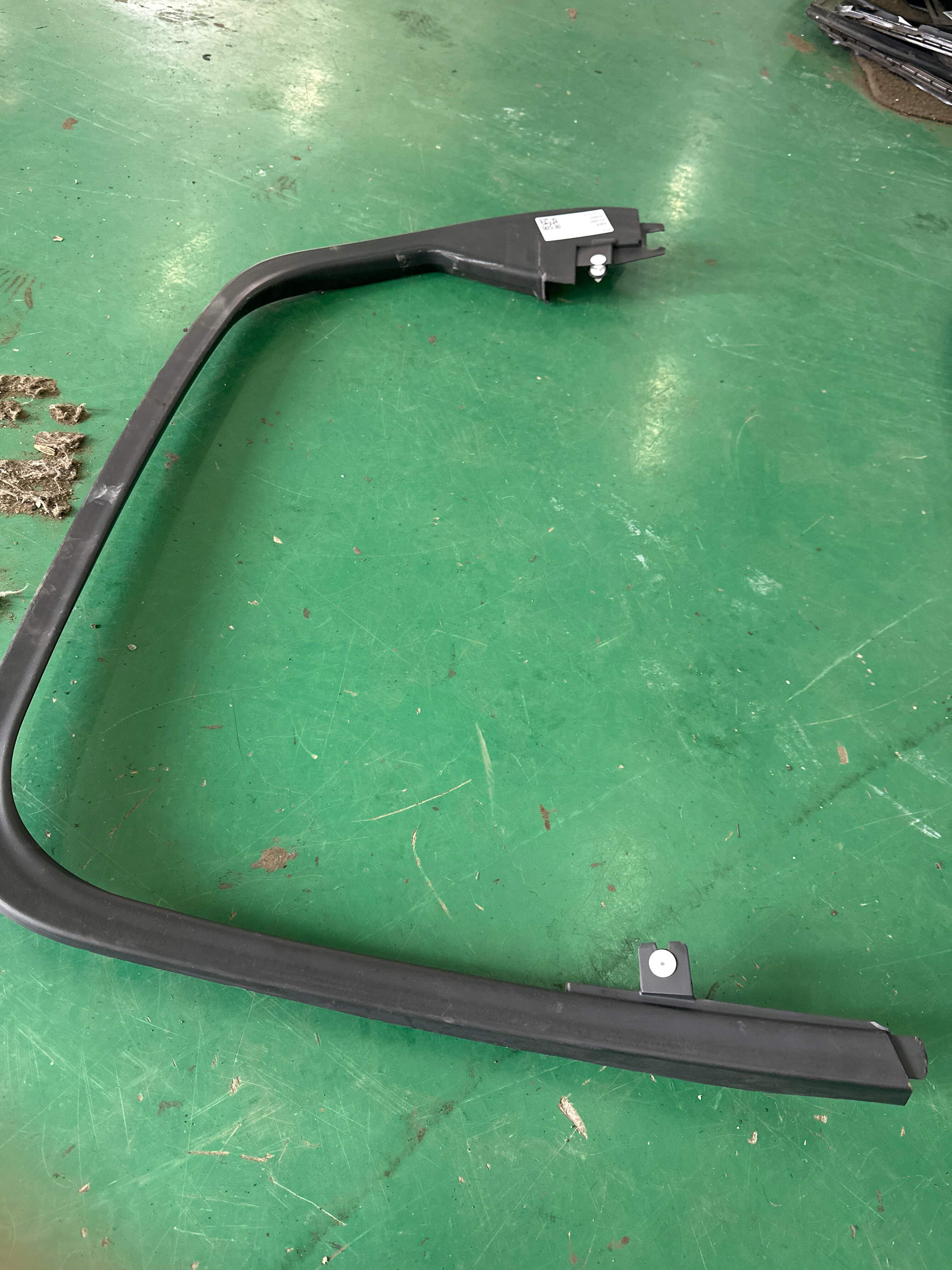 GR2BF247B56AF3EA9 Rear Door Trim Panel Molding (Upper Right)