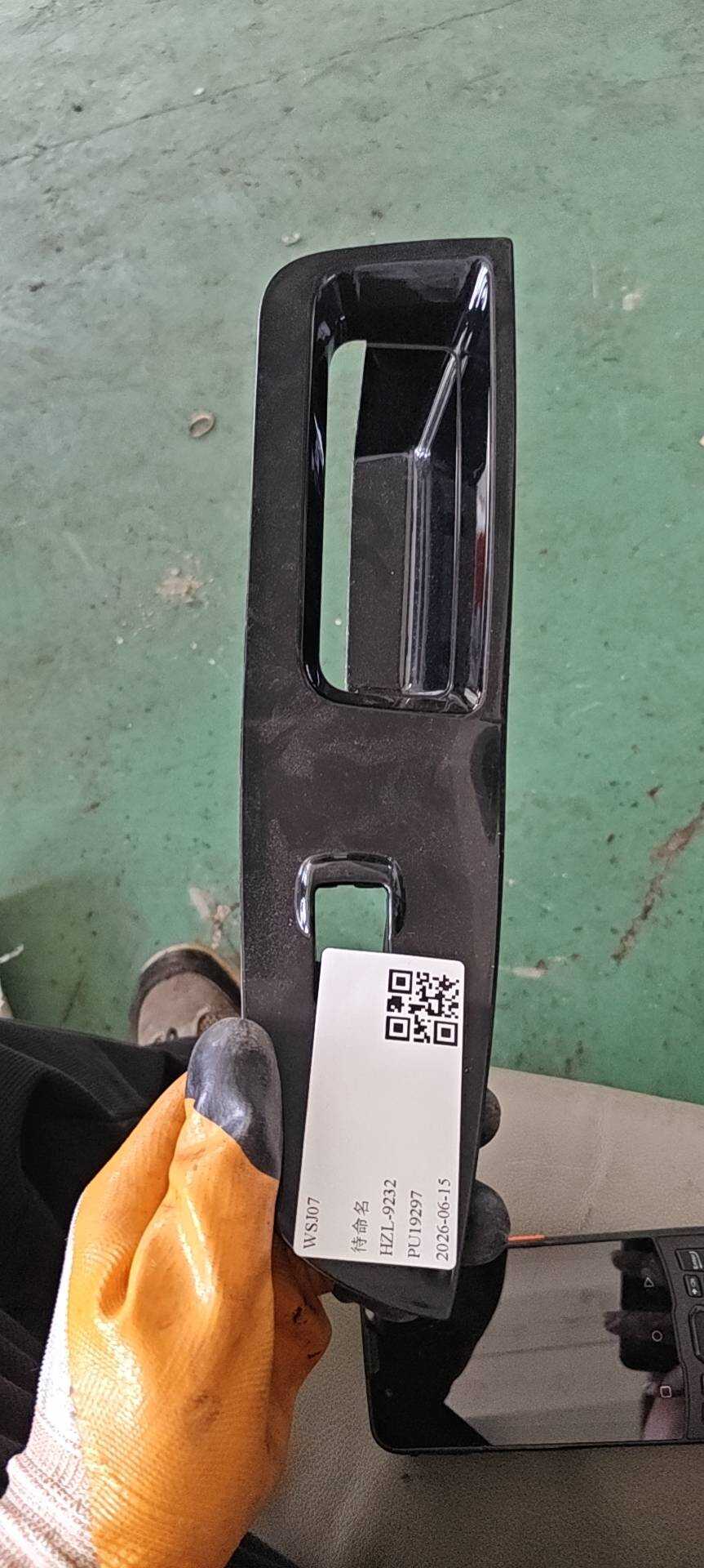 FK7B14A567AF3UAW 后门玻璃升降开关装饰板（左）